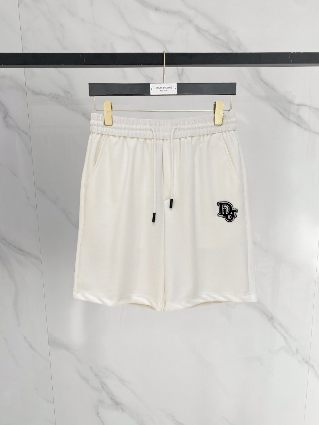 NO:774105,Dior 2026 spring and summer new men's casual shorts, three-quarter pants, high-end goods, simple, fashionable and generous, customized original imported fabrics, simple and refreshing, high-quality workmanship details, exquisite, simple and generous, versatile style, elegant and handsome upper body, brand new sense of sight!  The appearance is incomparable, the details are in place, and the upper body is not picky!  Size M-3xL,,dior,shorts,19860909迪奥 2026春夏新款男士休闲短裤 五分裤 高端货简洁时尚大方定制原版进口面料简洁利落又清爽品质做工细节精美简约大方百搭款 上身优雅帅气,焕然一新的即视感！品相无敌,细节都很到位,上身不挑人！ 码数M-3xL,,dior,shorts,,Men's clothing