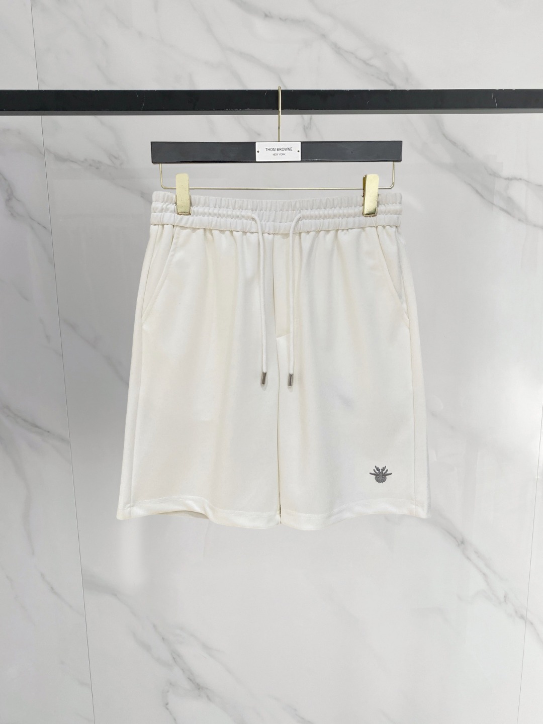 NO:774119,Dior 2026 spring and summer new men's casual shorts, three-quarter pants, high-end goods, simple, fashionable and generous, customized original imported fabrics, simple and refreshing, high-quality workmanship details, exquisite, simple and generous, versatile style, elegant and handsome upper body, brand new sense of sight!  The appearance is incomparable, the details are in place, and the upper body is not picky!  Size M-3xL,,dior,shorts,19860909迪奥 2026春夏新款男士休闲短裤 五分裤 高端货简洁时尚大方定制原版进口面料简洁利落又清爽品质做工细节精美简约大方百搭款 上身优雅帅气,焕然一新的即视感！品相无敌,细节都很到位,上身不挑人！ 码数M-3xL,,dior,shorts,,Men's clothing