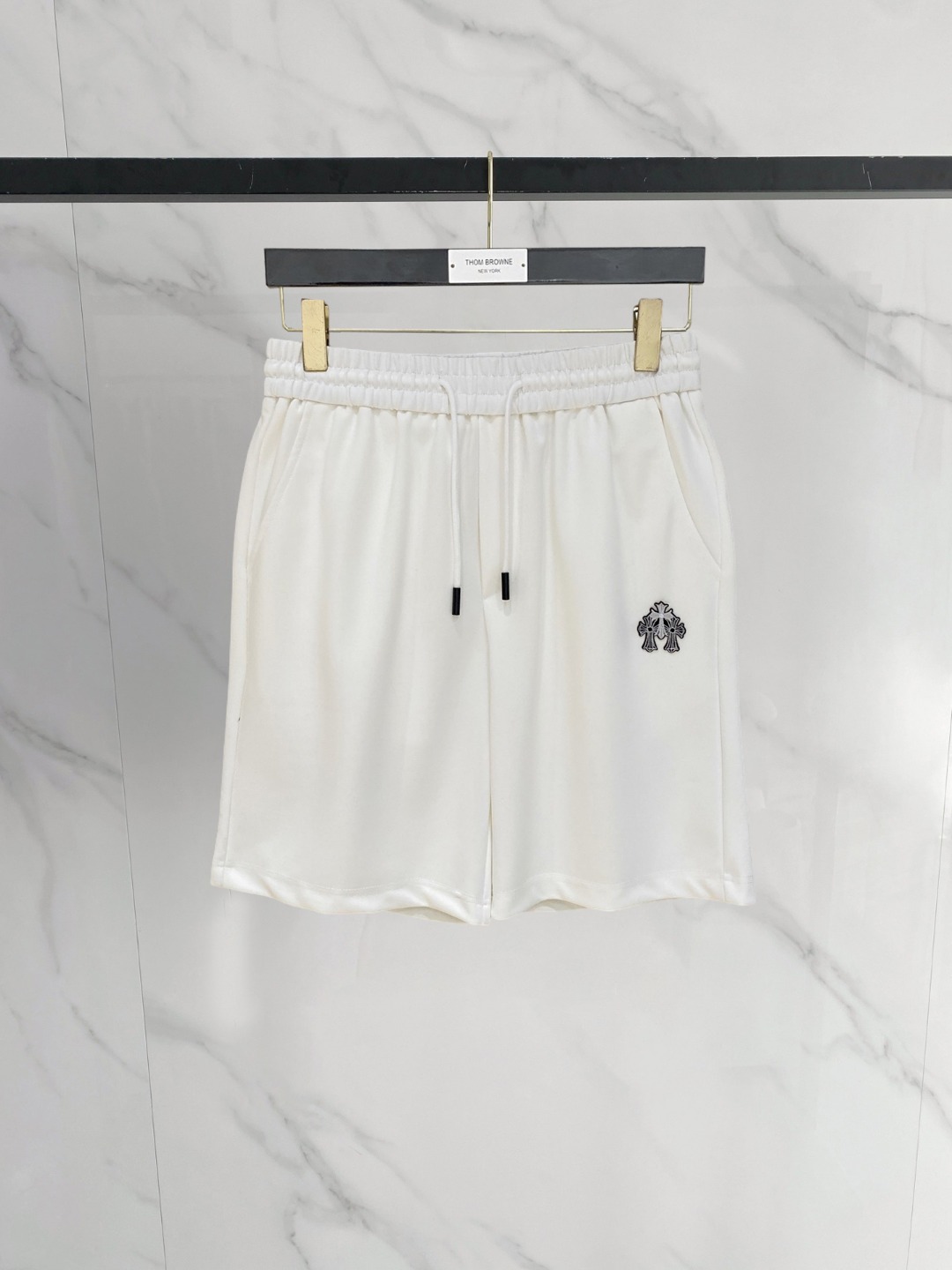 NO:774128,Kroxin 2026 spring and summer new men's casual shorts, five-quarter pants, high-end goods, simple, fashionable and generous, customized original imported fabrics, simple and refreshing, high-quality workmanship details, exquisite, simple and generous, versatile style, elegant and handsome upper body, brand new sense of sight!  The appearance is incomparable, the details are in place, and the upper body is not picky!  Size M-3xL,,chrome hearts,shorts,19860909克罗心 2026春夏新款男士休闲短裤 五分裤 高端货简洁时尚大方定制原版进口面料简洁利落又清爽品质做工细节精美简约大方百搭款 上身优雅帅气,焕然一新的即视感！品相无敌,细节都很到位,上身不挑人！ 码数M-3xL,,chrome hearts,shorts,,Men's clothing