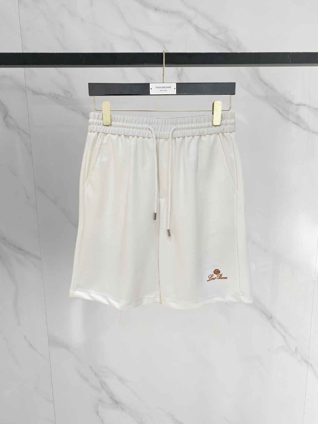 NO:849199,LP 1906 spring and summer new men's casual shorts, three-quarter pants, high-end goods, simple, fashionable and generous, customized original imported fabrics, simple and refreshing, high-quality workmanship details, exquisite, simple and generous, versatile style, elegant and handsome upper body, brand new sense of sight!  The appearance is incomparable, the details are in place, and the upper body is not picky!  Size M-3xL,,loro piana,shorts,19860909LP 1906春夏新款男士休闲短裤 五分裤 高端货简洁时尚大方定制原版进口面料简洁利落又清爽品质做工细节精美简约大方百搭款 上身优雅帅气,焕然一新的即视感！品相无敌,细节都很到位,上身不挑人！ 码数M-3xL,,loro piana,shorts,,Men's clothing