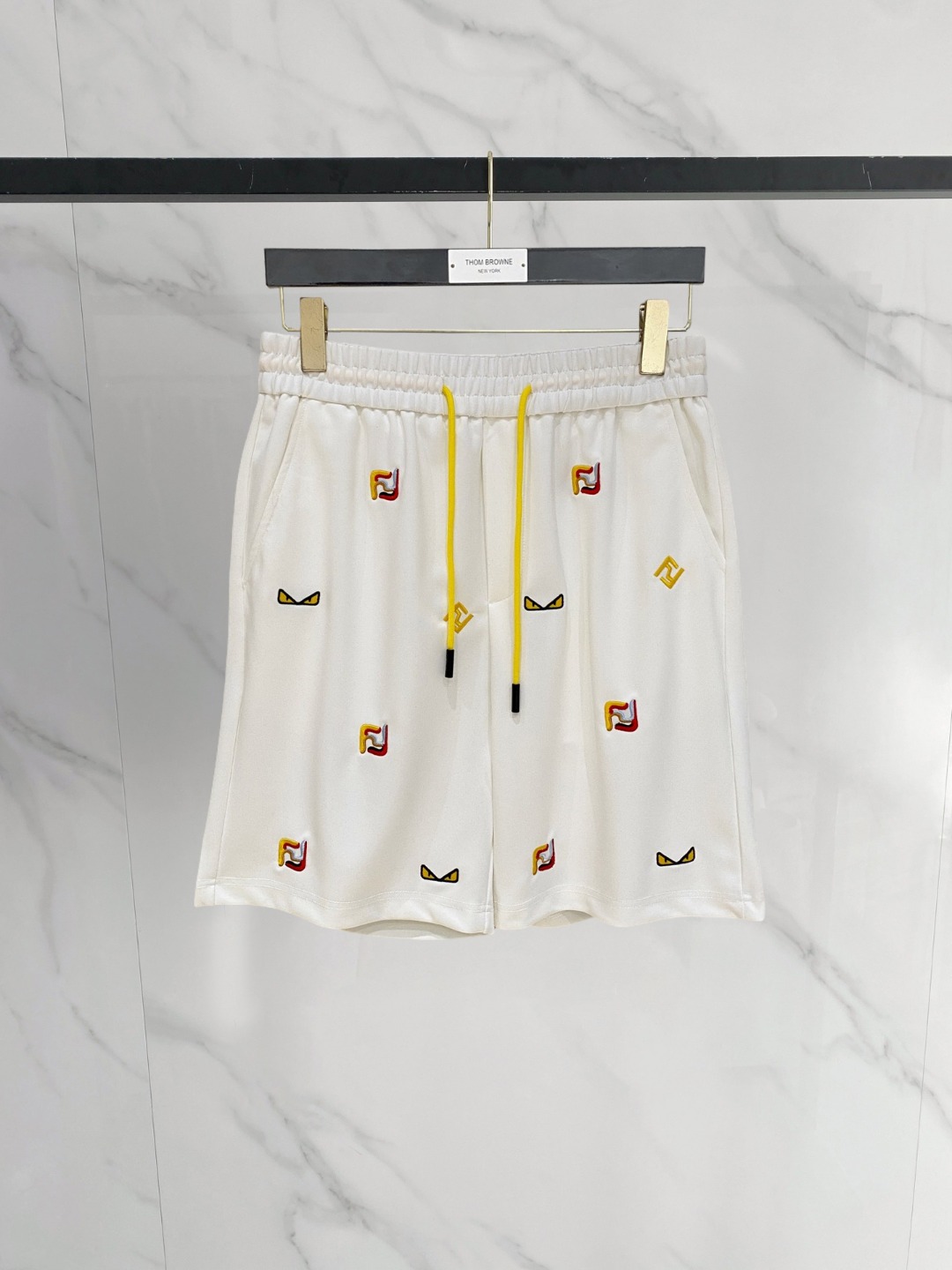 NO:849203,Fendi 2026 spring and summer new men's casual shorts, three-quarter pants, high-end goods, simple, fashionable and generous, customized original imported fabrics, simple and refreshing, high-quality workmanship details, exquisite, simple and generous, versatile style, elegant and handsome upper body, brand new sense of sight!  The appearance is incomparable, the details are in place, and the upper body is not picky!  Size M-3xL,,fendi,shorts,19860909芬迪 2026春夏新款男士休闲短裤 五分裤 高端货简洁时尚大方定制原版进口面料简洁利落又清爽品质做工细节精美简约大方百搭款 上身优雅帅气,焕然一新的即视感！品相无敌,细节都很到位,上身不挑人！ 码数M-3xL,,fendi,shorts,,Men's clothing