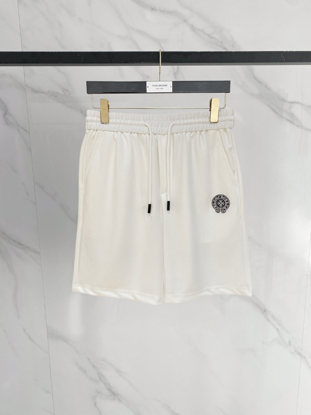 NO:849204,Kroxin 2026 spring and summer new men's casual shorts, five-quarter pants, high-end goods, simple, fashionable and generous, customized original imported fabrics, simple and refreshing, high-quality workmanship details, exquisite, simple and generous, versatile style, elegant and handsome upper body, brand new sense of sight!  The appearance is incomparable, the details are in place, and the upper body is not picky!  Size M-3xL,,chrome hearts,shorts,19860909克罗心 2026春夏新款男士休闲短裤 五分裤 高端货简洁时尚大方定制原版进口面料简洁利落又清爽品质做工细节精美简约大方百搭款 上身优雅帅气,焕然一新的即视感！品相无敌,细节都很到位,上身不挑人！ 码数M-3xL,,chrome hearts,shorts,,Men's clothing
