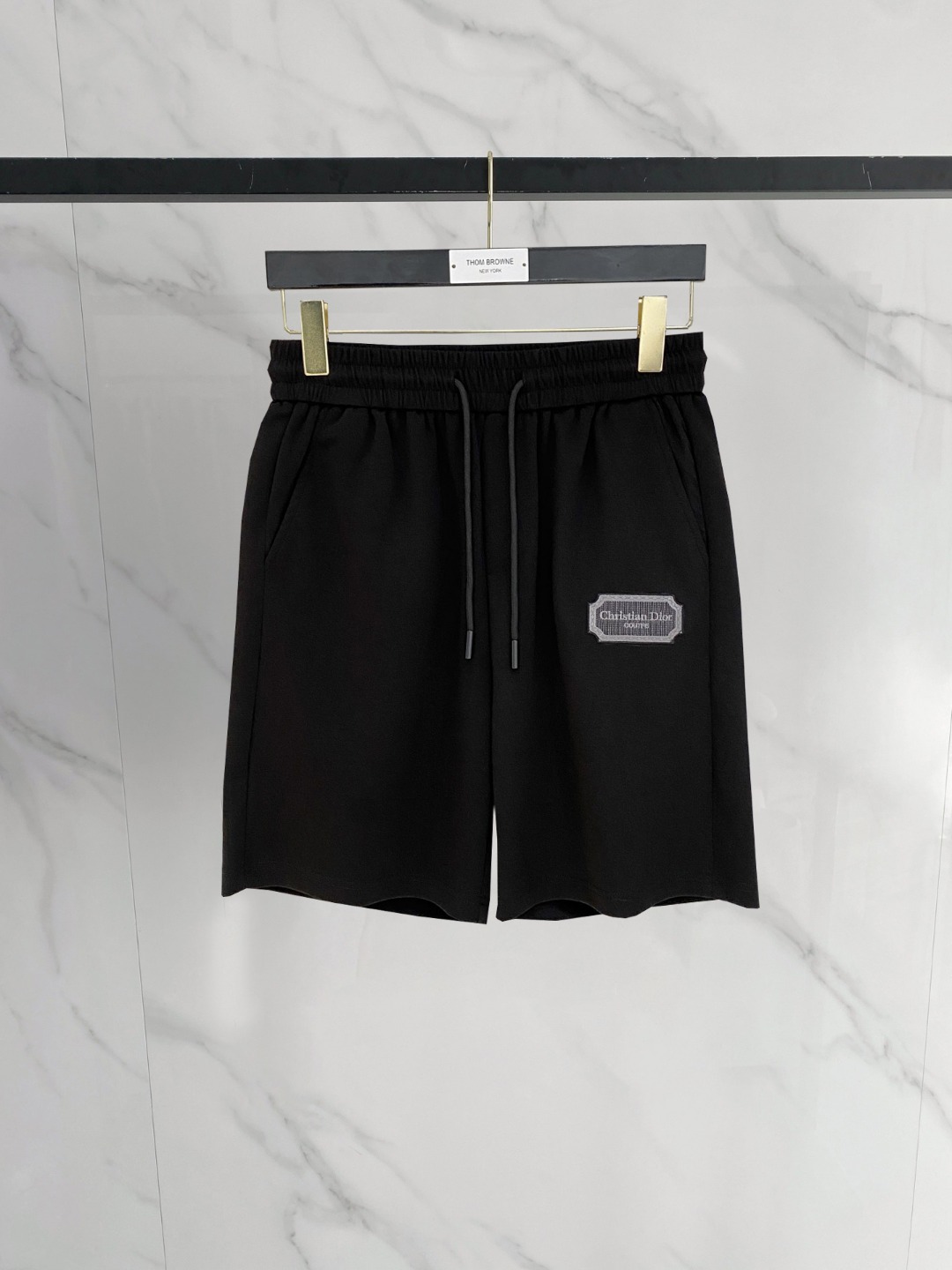 NO:849225,Dior 2026 spring and summer new men's casual shorts, three-quarter pants, high-end goods, simple, fashionable and generous, customized original imported fabrics, simple and refreshing, high-quality workmanship details, exquisite, simple and generous, versatile style, elegant and handsome upper body, brand new sense of sight!  The appearance is incomparable, the details are in place, and the upper body is not picky!  Size M-3xL,,dior,shorts,19860909迪奥 2026春夏新款男士休闲短裤 五分裤 高端货简洁时尚大方定制原版进口面料简洁利落又清爽品质做工细节精美简约大方百搭款 上身优雅帅气,焕然一新的即视感！品相无敌,细节都很到位,上身不挑人！ 码数M-3xL,,dior,shorts,,Men's clothing