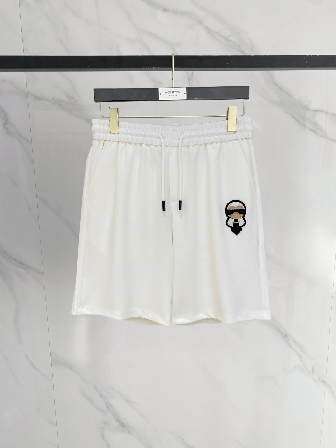 NO:849222,Fendi 2026 spring and summer new men's casual shorts, three-quarter pants, high-end goods, simple, fashionable and generous, customized original imported fabrics, simple and refreshing, high-quality workmanship details, exquisite, simple and generous, versatile style, elegant and handsome upper body, brand new sense of sight!  The appearance is incomparable, the details are in place, and the upper body is not picky!  Size M-3xL,,fendi,shorts,19860909芬迪 2026春夏新款男士休闲短裤 五分裤 高端货简洁时尚大方定制原版进口面料简洁利落又清爽品质做工细节精美简约大方百搭款 上身优雅帅气,焕然一新的即视感！品相无敌,细节都很到位,上身不挑人！ 码数M-3xL,,fendi,shorts,,Men's clothing