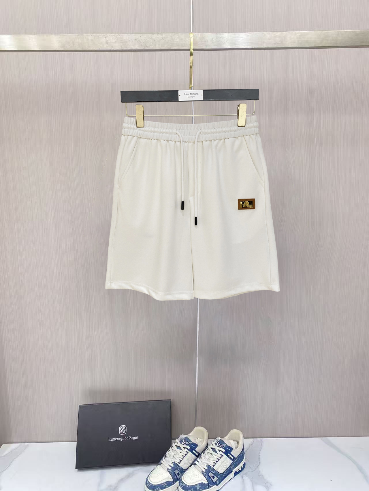 NO:828295,LP 1906 spring and summer new men's casual shorts, three-quarter pants, high-end goods, simple, fashionable and generous, customized original imported fabrics, simple and refreshing, high-quality workmanship details, exquisite, simple and generous, versatile style, elegant and handsome upper body, brand new sense of sight!  The appearance is incomparable, the details are in place, and the upper body is not picky!  Size M-3xL,,loro piana,shorts,19860909LP 1906春夏新款男士休闲短裤 五分裤 高端货简洁时尚大方定制原版进口面料简洁利落又清爽品质做工细节精美简约大方百搭款 上身优雅帅气,焕然一新的即视感！品相无敌,细节都很到位,上身不挑人！ 码数M-3xL,,loro piana,shorts,,Men's clothing
