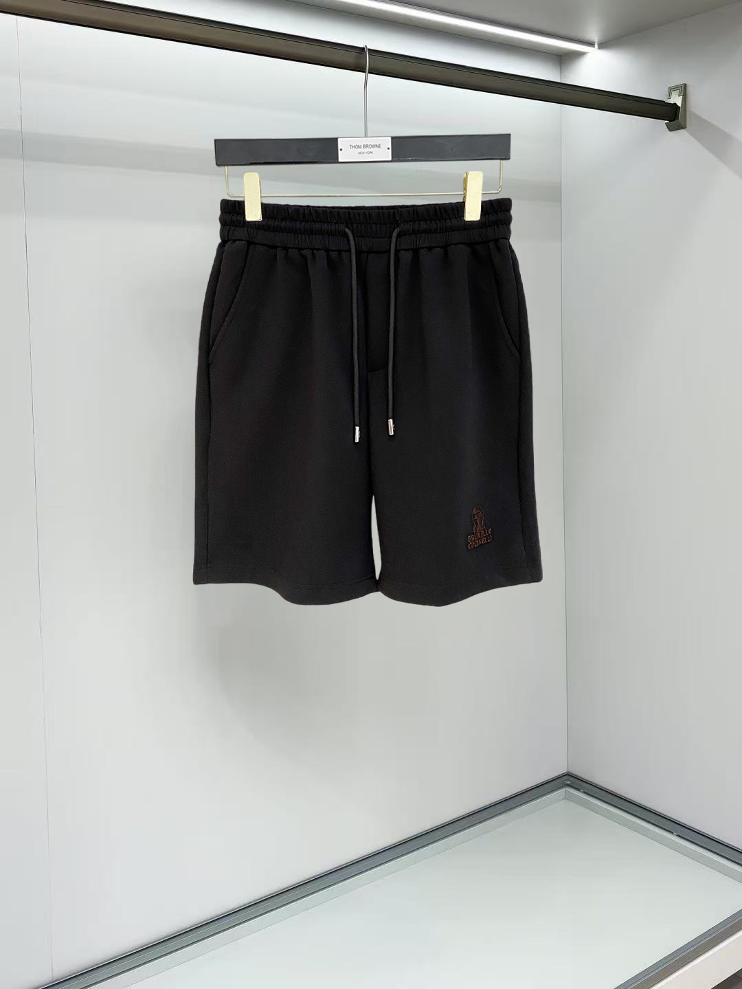 NO:912038,BC 2026 spring and summer new men's casual shorts, three-quarter pants, high-end goods, simple, fashionable and generous, customized original imported fabrics, simple and refreshing, high-quality workmanship details, exquisite, simple and generous, versatile style, elegant and handsome upper body, brand new sense of sight!  The appearance is incomparable, the details are in place, and the upper body is not picky!  Code number M-3xL,,shorts,19860909BC 2026春夏新款男士休闲短裤 五分裤 高端货简洁时尚大方定制原版进口面料简洁利落又清爽品质做工细节精美简约大方百搭款 上身优雅帅气,焕然一新的即视感！品相无敌,细节都很到位,上身不挑人！ 码数M-3xL,,shorts,,Men's clothing