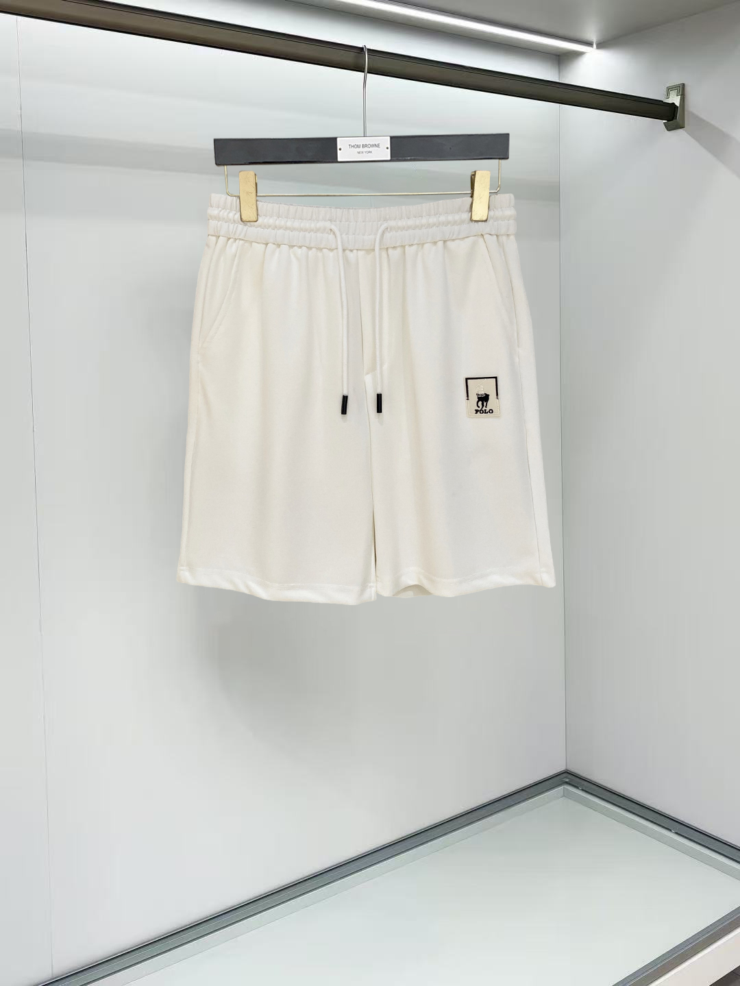 NO:911922,polo 2026 spring and summer new men's casual shorts, three-quarter pants, high-end goods, simple, fashionable and generous, customized original imported fabrics, simple and refreshing, high-quality workmanship details, exquisite, simple and generous, versatile style, elegant and handsome upper body, brand new sense of sight!  The appearance is incomparable, the details are in place, and the upper body is not picky!  Code number M-3xL,,shorts,19860909polo 2026春夏新款男士休闲短裤 五分裤 高端货简洁时尚大方定制原版进口面料简洁利落又清爽品质做工细节精美简约大方百搭款 上身优雅帅气,焕然一新的即视感！品相无敌,细节都很到位,上身不挑人！ 码数M-3xL,,shorts,,Men's clothing