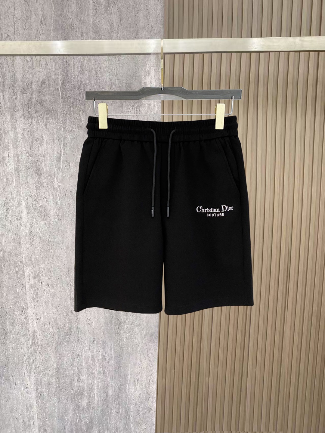 NO:914836,Dior 2026 spring and summer new men's casual shorts, three-quarter pants, high-end goods, simple, fashionable and generous, customized original imported fabrics, simple and refreshing, high-quality workmanship details, exquisite, simple and generous, versatile style, elegant and handsome upper body, brand new sense of sight!  The appearance is incomparable, the details are in place, and the upper body is not picky!  Size M-3xL,,dior,shorts,19860909迪奥 2026春夏新款男士休闲短裤 五分裤 高端货简洁时尚大方定制原版进口面料简洁利落又清爽品质做工细节精美简约大方百搭款 上身优雅帅气,焕然一新的即视感！品相无敌,细节都很到位,上身不挑人！ 码数M-3xL,,dior,shorts,,Men's clothing