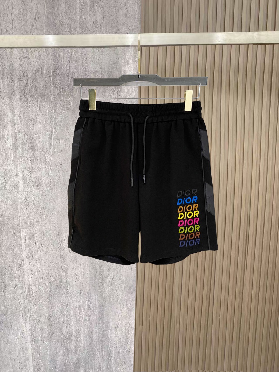 NO:914824,Dior 2026 spring and summer new men's casual shorts, three-quarter pants, high-end goods, simple, fashionable and generous, customized original imported fabrics, simple and refreshing, high-quality workmanship details, exquisite, simple and generous, versatile style, elegant and handsome upper body, brand new sense of sight!  The appearance is incomparable, the details are in place, and the upper body is not picky!  Size M-3xL,,dior,shorts,19860909迪奥 2026春夏新款男士休闲短裤 五分裤 高端货简洁时尚大方定制原版进口面料简洁利落又清爽品质做工细节精美简约大方百搭款 上身优雅帅气,焕然一新的即视感！品相无敌,细节都很到位,上身不挑人！ 码数M-3xL,,dior,shorts,,Men's clothing