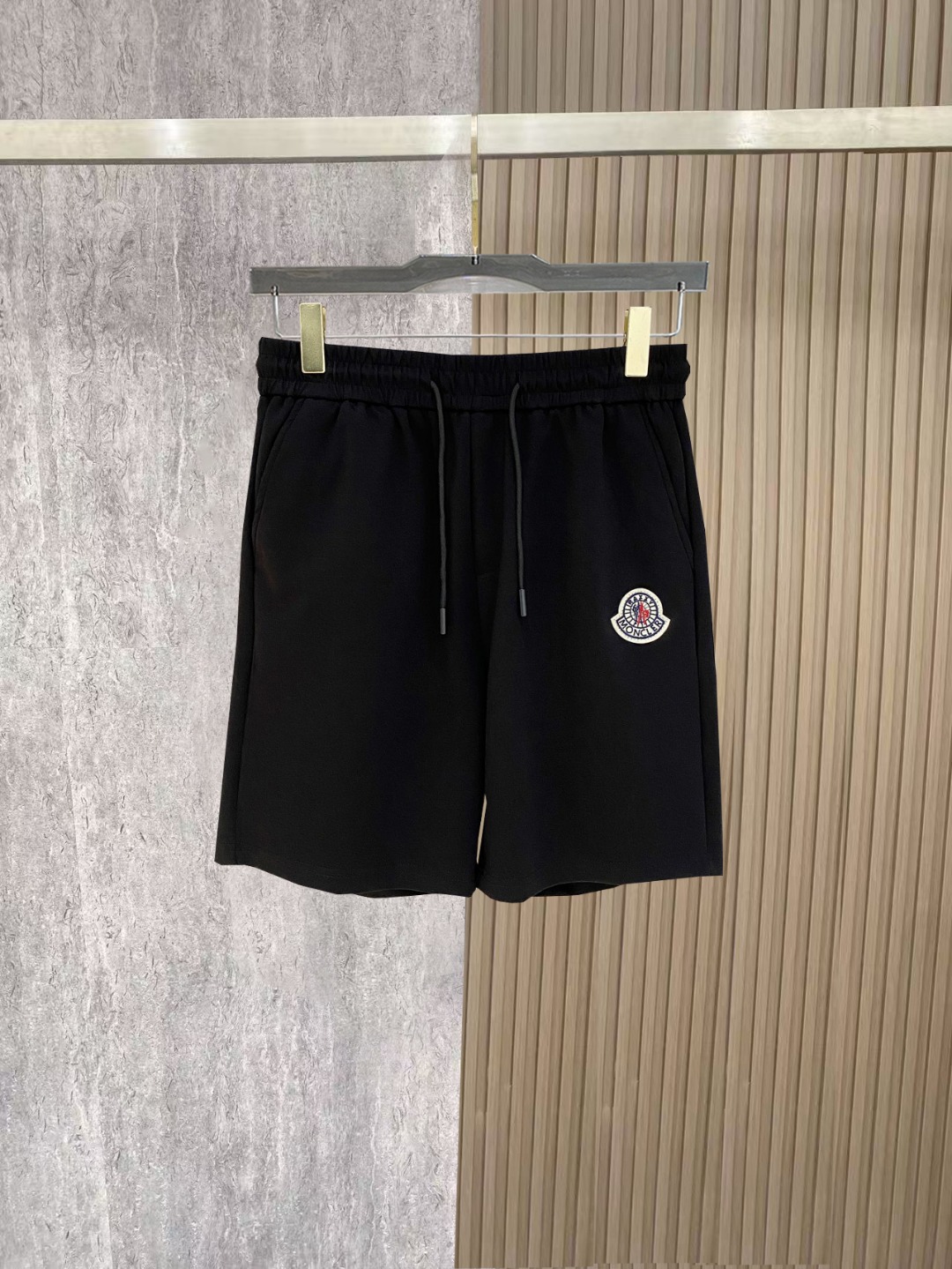 NO:872494,Mengkou 2026 spring and summer new men's casual shorts, five-quarter pants, high-end goods, simple, fashionable and generous, customized original imported fabrics, simple and refreshing, high-quality workmanship details, exquisite, simple and generous, versatile style, elegant and handsome upper body, brand new sense of sight!  The appearance is incomparable, the details are in place, and the upper body is not picky!  Size M-3xL,,Moncler,shorts,19860909蒙口 2026春夏新款男士休闲短裤 五分裤 高端货简洁时尚大方定制原版进口面料简洁利落又清爽品质做工细节精美简约大方百搭款 上身优雅帅气,焕然一新的即视感！品相无敌,细节都很到位,上身不挑人！ 码数M-3xL,,Moncler,shorts,,Men's clothing