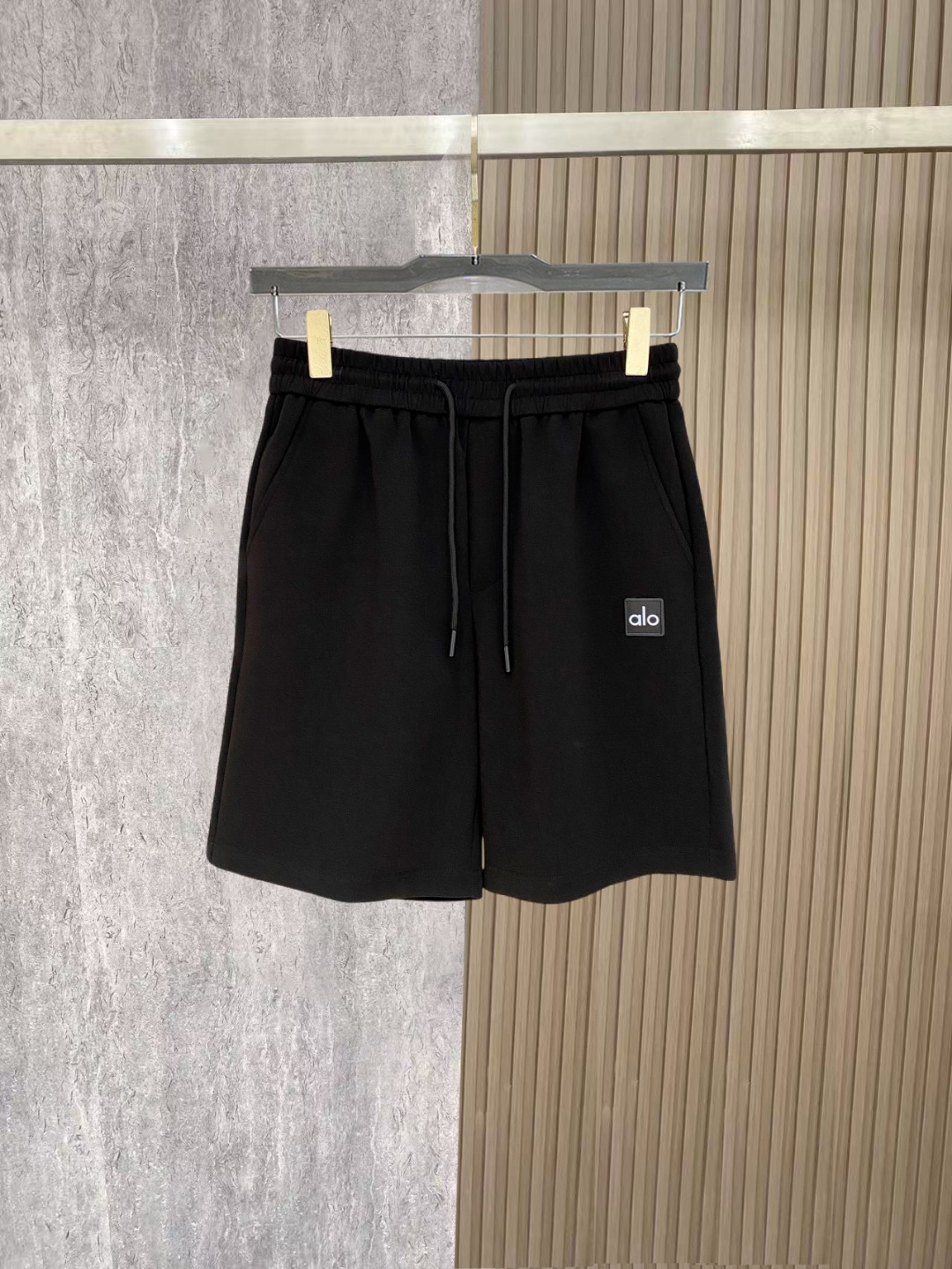 NO:836699,alo 2026 spring and summer new men's casual shorts, three-quarter pants, high-end goods, simple, fashionable and generous, customized original imported fabrics, simple and refreshing, high-quality workmanship details, exquisite, simple and generous, versatile style, elegant and handsome upper body, brand new sense of sight!  The appearance is incomparable, the details are in place, and the upper body is not picky!  Code number M-3xL,,shorts,19860909alo 2026春夏新款男士休闲短裤 五分裤 高端货简洁时尚大方定制原版进口面料简洁利落又清爽品质做工细节精美简约大方百搭款 上身优雅帅气,焕然一新的即视感！品相无敌,细节都很到位,上身不挑人！ 码数M-3xL,,shorts,,Men's clothing