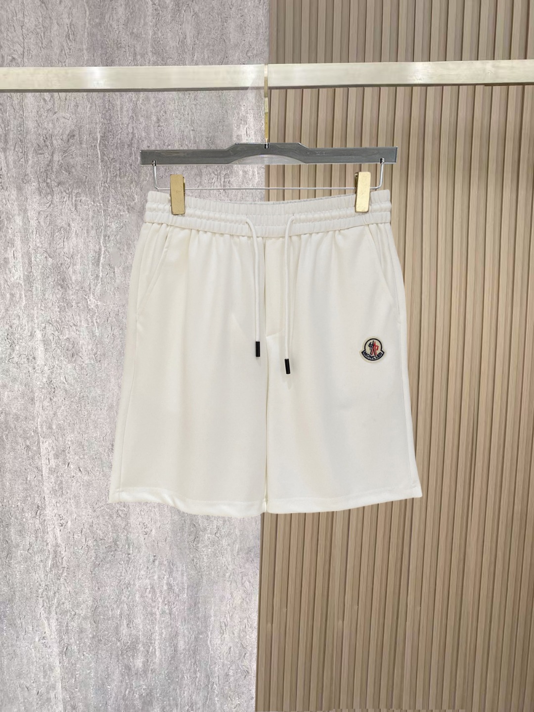 NO:838196,Mengkou 2026 spring and summer new men's casual shorts, five-quarter pants, high-end goods, simple, fashionable and generous, customized original imported fabrics, simple and refreshing, high-quality workmanship details, exquisite, simple and generous, versatile style, elegant and handsome upper body, brand new sense of sight!  The appearance is incomparable, the details are in place, and the upper body is not picky!  Size M-3xL,,Moncler,shorts,19860909蒙口 2026春夏新款男士休闲短裤 五分裤 高端货简洁时尚大方定制原版进口面料简洁利落又清爽品质做工细节精美简约大方百搭款 上身优雅帅气,焕然一新的即视感！品相无敌,细节都很到位,上身不挑人！ 码数M-3xL,,Moncler,shorts,,Men's clothing