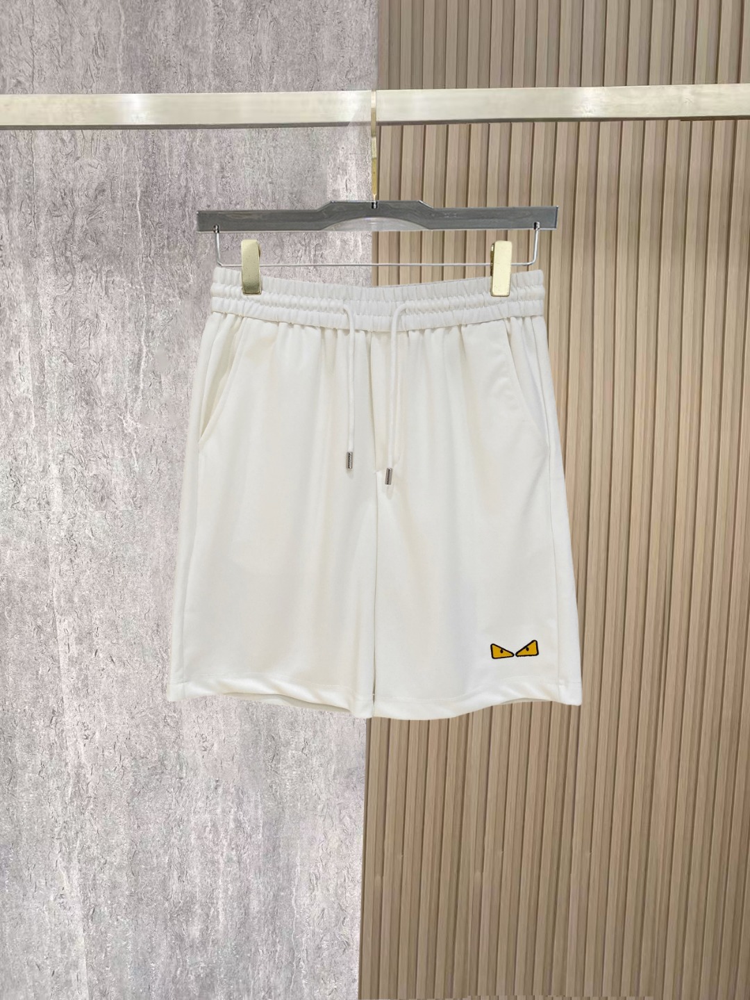 NO:838209,Fendi 2026 spring and summer new men's casual shorts, three-quarter pants, high-end goods, simple, fashionable and generous, customized original imported fabrics, simple and refreshing, high-quality workmanship details, exquisite, simple and generous, versatile style, elegant and handsome upper body, brand new sense of sight!  The appearance is incomparable, the details are in place, and the upper body is not picky!  Size M-3xL,,fendi,shorts,19860909芬迪 2026春夏新款男士休闲短裤 五分裤 高端货简洁时尚大方定制原版进口面料简洁利落又清爽品质做工细节精美简约大方百搭款 上身优雅帅气,焕然一新的即视感！品相无敌,细节都很到位,上身不挑人！ 码数M-3xL,,fendi,shorts,,Men's clothing
