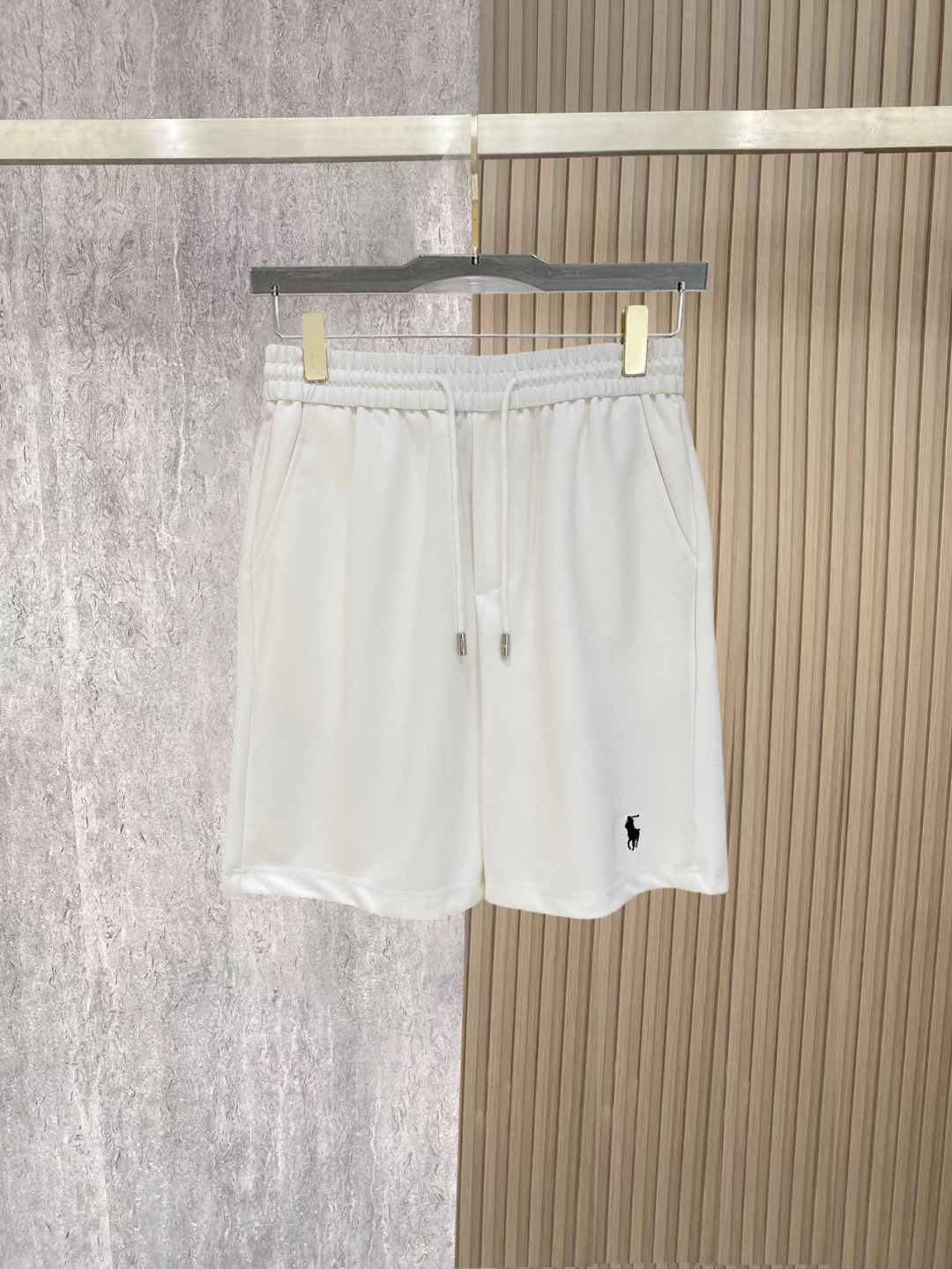NO:836691,polo 2026 spring and summer new men's casual shorts, three-quarter pants, high-end goods, simple, fashionable and generous, customized original imported fabrics, simple and refreshing, high-quality workmanship details, exquisite, simple and generous, versatile style, elegant and handsome upper body, brand new sense of sight!  The appearance is incomparable, the details are in place, and the upper body is not picky!  Code number M-3xL,,shorts,19860909polo 2026春夏新款男士休闲短裤 五分裤 高端货简洁时尚大方定制原版进口面料简洁利落又清爽品质做工细节精美简约大方百搭款 上身优雅帅气,焕然一新的即视感！品相无敌,细节都很到位,上身不挑人！ 码数M-3xL,,shorts,,Men's clothing
