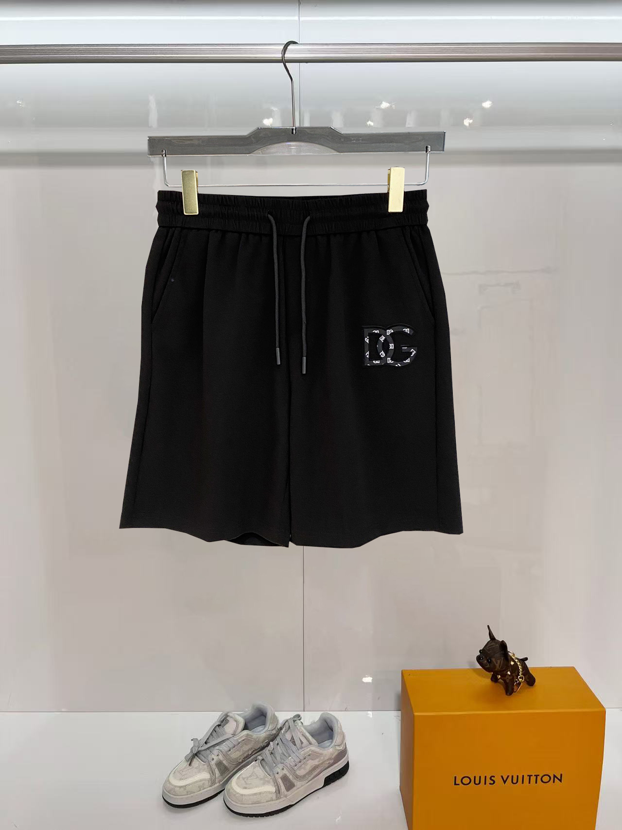 NO:840629,DG 2026 new spring and summer men's casual shorts, three-quarter pants, high-end goods, simple, fashionable and generous, customized original imported fabrics, simple and refreshing, high-quality workmanship details, exquisite, simple and generous, versatile style, elegant and handsome upper body, brand new sense of sight!  The appearance is incomparable, the details are in place, and the upper body is not picky!  Code number M-3xL,,shorts,19860909DG 2026春夏新款男士休闲短裤 五分裤 高端货简洁时尚大方定制原版进口面料简洁利落又清爽品质做工细节精美简约大方百搭款 上身优雅帅气,焕然一新的即视感！品相无敌,细节都很到位,上身不挑人！ 码数M-3xL,,shorts,,Men's clothing