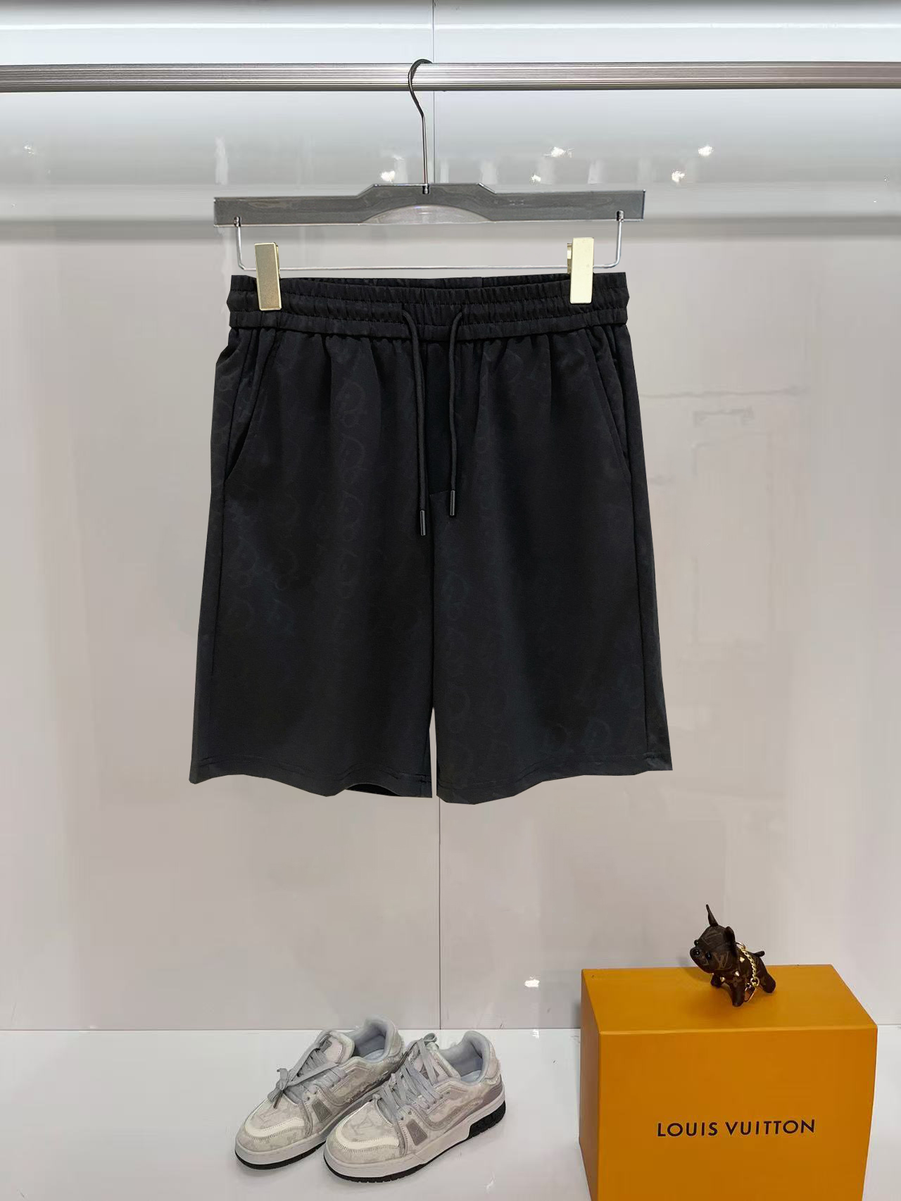 NO:843430,Dior 2026 spring and summer new men's casual shorts, three-quarter pants, high-end goods, simple, fashionable and generous, customized original imported fabrics, simple and refreshing, high-quality workmanship details, exquisite, simple and generous, versatile style, elegant and handsome upper body, brand new sense of sight!  The appearance is incomparable, the details are in place, and the upper body is not picky!  Size M-3xL,,dior,shorts,19860909迪奥 2026春夏新款男士休闲短裤 五分裤 高端货简洁时尚大方定制原版进口面料简洁利落又清爽品质做工细节精美简约大方百搭款 上身优雅帅气,焕然一新的即视感！品相无敌,细节都很到位,上身不挑人！ 码数M-3xL,,dior,shorts,,Men's clothing