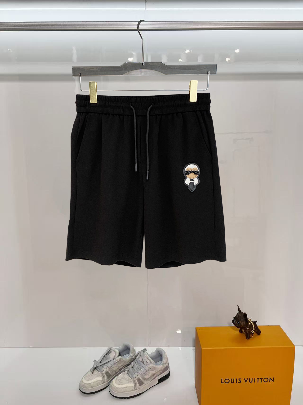 NO:840619,Fendi 2026 spring and summer new men's casual shorts, three-quarter pants, high-end goods, simple, fashionable and generous, customized original imported fabrics, simple and refreshing, high-quality workmanship details, exquisite, simple and generous, versatile style, elegant and handsome upper body, brand new sense of sight!  The appearance is incomparable, the details are in place, and the upper body is not picky!  Size M-3xL,,fendi,shorts,19860909芬迪 2026春夏新款男士休闲短裤 五分裤 高端货简洁时尚大方定制原版进口面料简洁利落又清爽品质做工细节精美简约大方百搭款 上身优雅帅气,焕然一新的即视感！品相无敌,细节都很到位,上身不挑人！ 码数M-3xL,,fendi,shorts,,Men's clothing