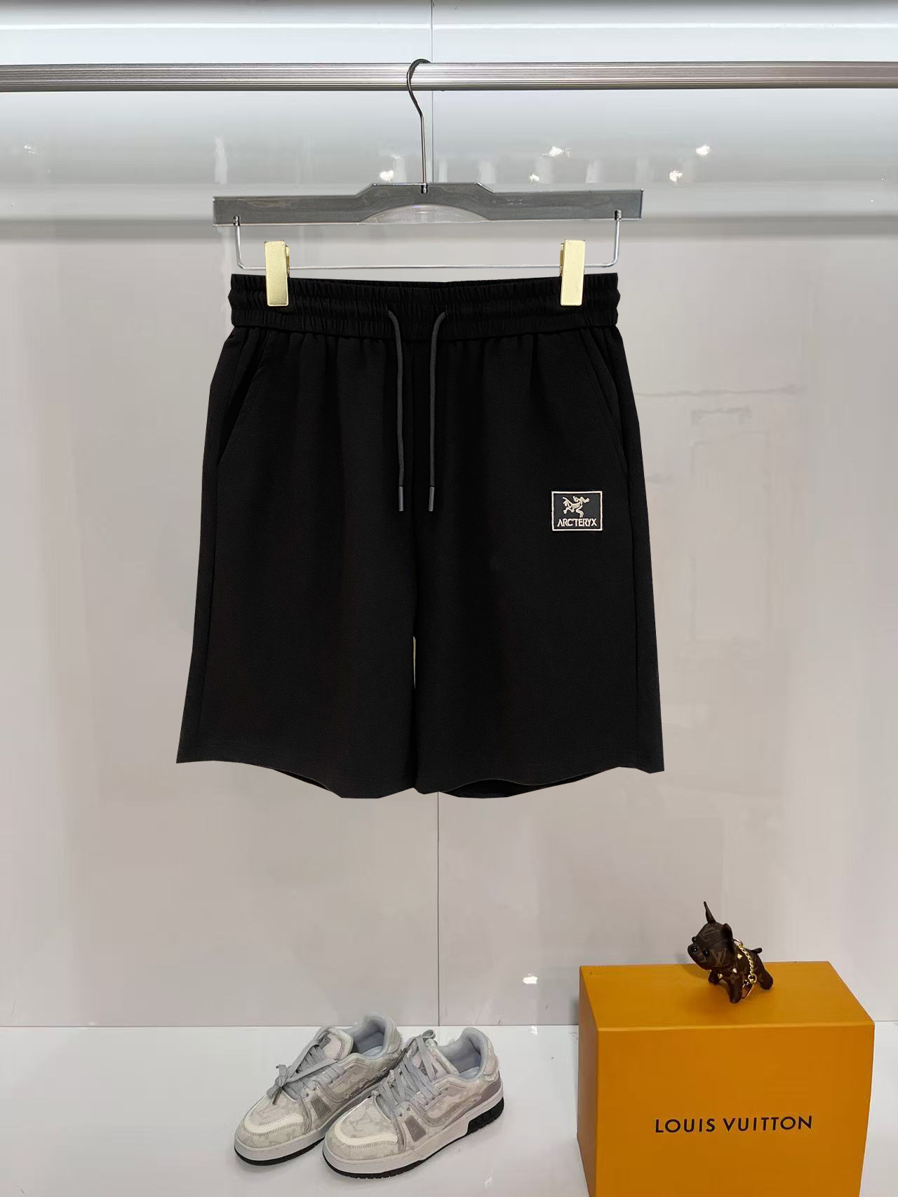 NO:840654,Arc'teryx 2026 spring and summer new men's casual shorts, five-quarter pants, high-end goods, simple, fashionable and generous, customized original imported fabrics, simple and refreshing, high-quality workmanship details, exquisite, simple and generous, versatile style, elegant and handsome upper body, brand new sense of sight!  The appearance is incomparable, the details are in place, and the upper body is not picky!  Code number M-3xL,arc'teryx,shorts,19860909始祖鸟 2026春夏新款男士休闲短裤 五分裤 高端货简洁时尚大方定制原版进口面料简洁利落又清爽品质做工细节精美简约大方百搭款 上身优雅帅气,焕然一新的即视感！品相无敌,细节都很到位,上身不挑人！ 码数M-3xL,arc'teryx,shorts,,Men's clothing