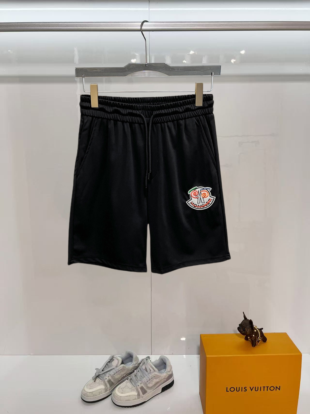 NO:843441,Mengkou 2026 spring and summer new men's casual shorts, five-quarter pants, high-end goods, simple, fashionable and generous, customized original imported fabrics, simple and refreshing, high-quality workmanship details, exquisite, simple and generous, versatile style, elegant and handsome upper body, brand new sense of sight!  The appearance is incomparable, the details are in place, and the upper body is not picky!  Size M-3xL,,Moncler,shorts,19860909蒙口 2026春夏新款男士休闲短裤 五分裤 高端货简洁时尚大方定制原版进口面料简洁利落又清爽品质做工细节精美简约大方百搭款 上身优雅帅气,焕然一新的即视感！品相无敌,细节都很到位,上身不挑人！ 码数M-3xL,,Moncler,shorts,,Men's clothing