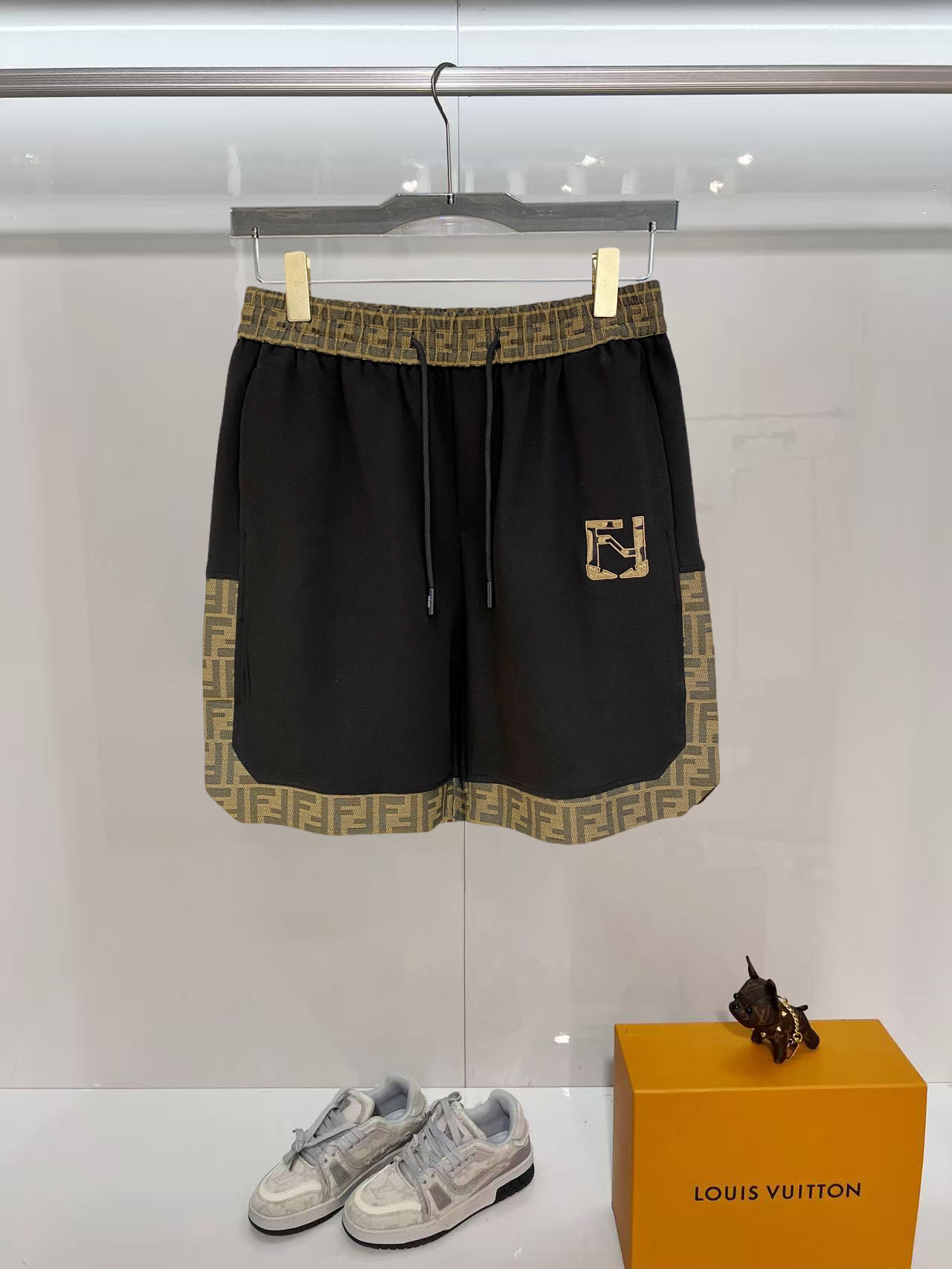 NO:840655,Fendi 2026 spring and summer new men's casual shorts, three-quarter pants, high-end goods, simple, fashionable and generous, customized original imported fabrics, simple and refreshing, high-quality workmanship details, exquisite, simple and generous, versatile style, elegant and handsome upper body, brand new sense of sight!  The appearance is incomparable, the details are in place, and the upper body is not picky!  Size M-3xL,,fendi,shorts,19860909芬迪 2026春夏新款男士休闲短裤 五分裤 高端货简洁时尚大方定制原版进口面料简洁利落又清爽品质做工细节精美简约大方百搭款 上身优雅帅气,焕然一新的即视感！品相无敌,细节都很到位,上身不挑人！ 码数M-3xL,,fendi,shorts,,Men's clothing