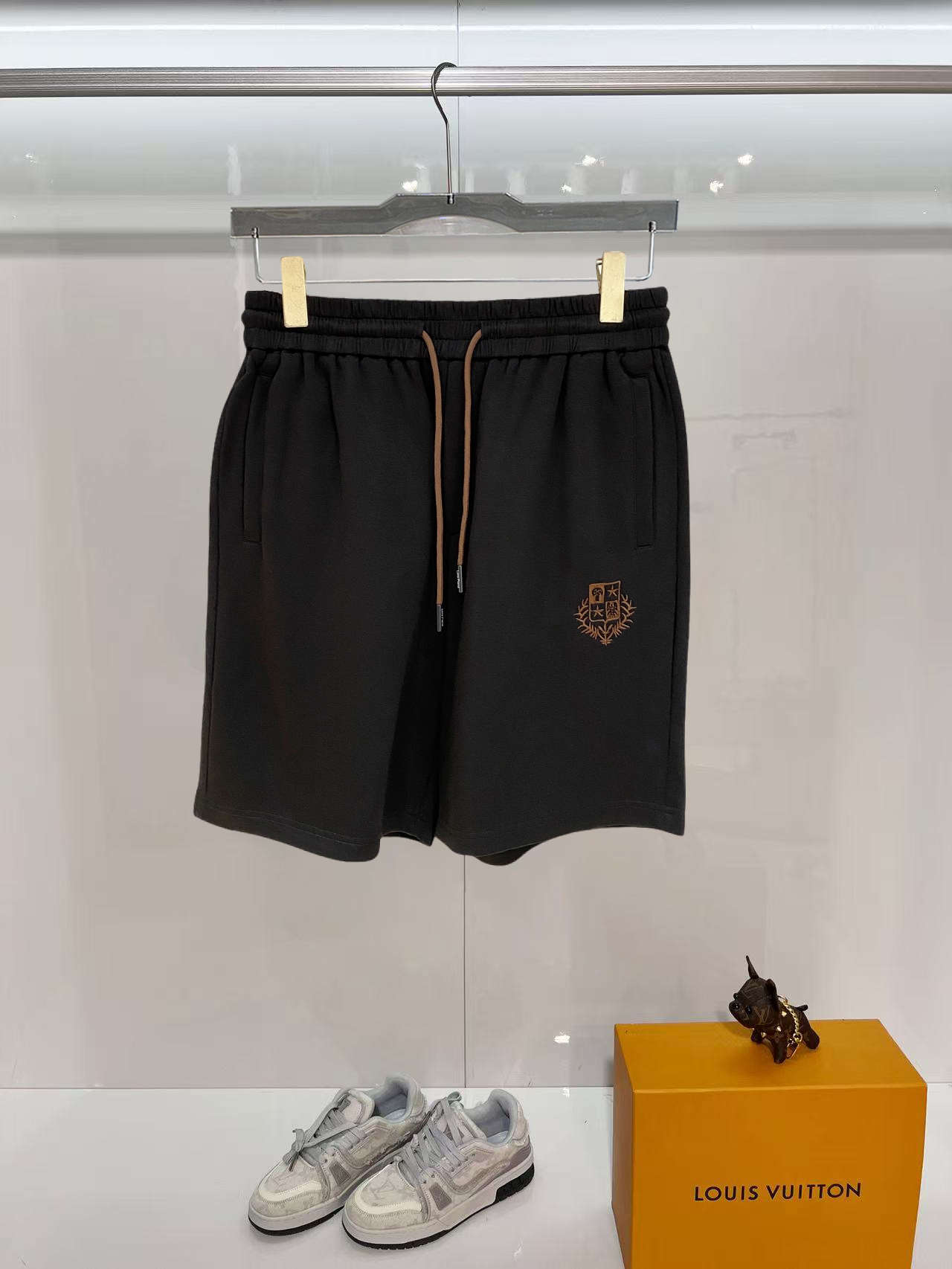 NO:843479,LP 1916 spring and summer new men's casual shorts, three-quarter pants, high-end goods, simple, fashionable and generous, customized original imported fabrics, simple and refreshing, high-quality workmanship details, exquisite, simple and generous, versatile style, elegant and handsome upper body, brand new sense of sight!  The appearance is incomparable, the details are in place, and the upper body is not picky!  Size M-3xL,,loro piana,shorts,19860909LP 1916春夏新款男士休闲短裤 五分裤 高端货简洁时尚大方定制原版进口面料简洁利落又清爽品质做工细节精美简约大方百搭款 上身优雅帅气,焕然一新的即视感！品相无敌,细节都很到位,上身不挑人！ 码数M-3xL,,loro piana,shorts,,Men's clothing