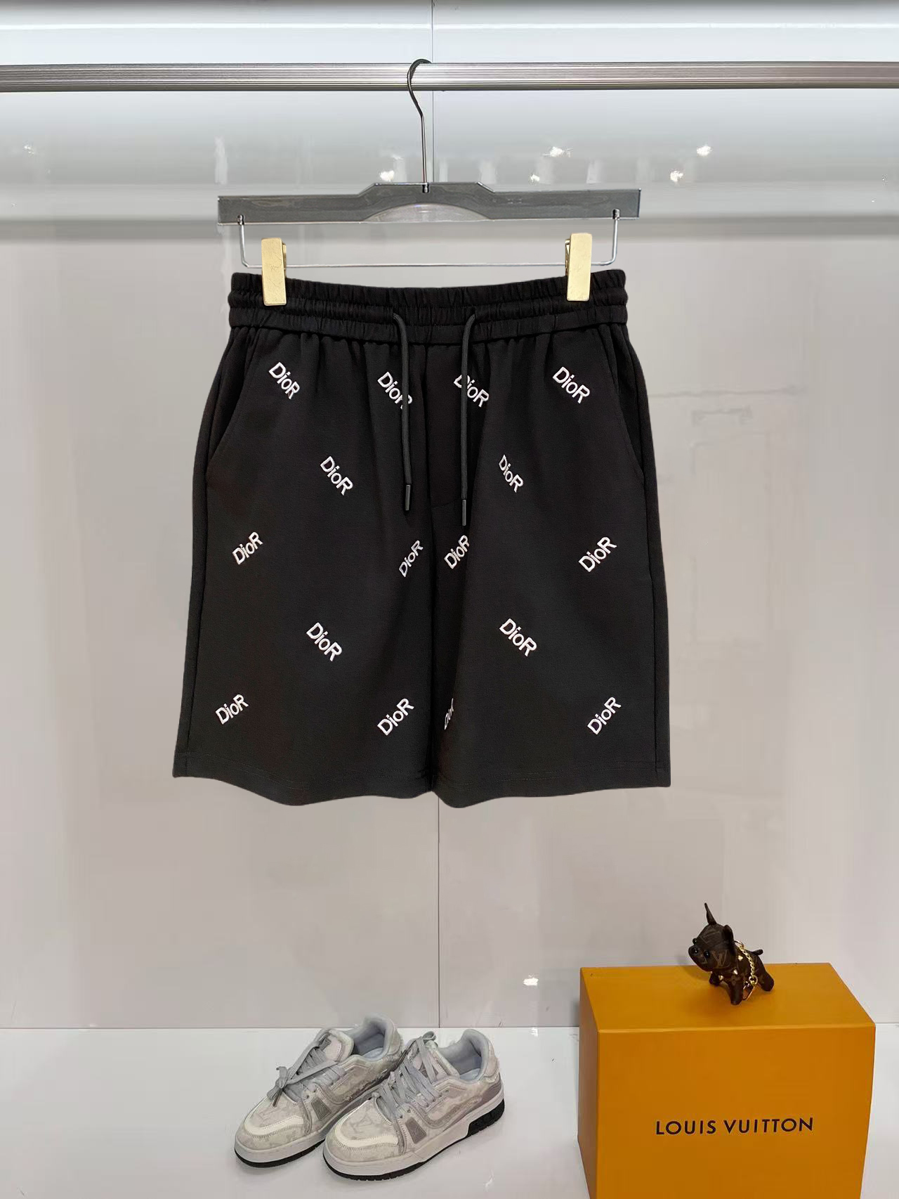 NO:843534,Dior 2026 spring and summer new men's casual shorts, three-quarter pants, high-end goods, simple, fashionable and generous, customized original imported fabrics, simple and refreshing, high-quality workmanship details, exquisite, simple and generous, versatile style, elegant and handsome upper body, brand new sense of sight!  The appearance is incomparable, the details are in place, and the upper body is not picky!  Size M-3xL,,dior,shorts,19860909迪奥 2026春夏新款男士休闲短裤 五分裤 高端货简洁时尚大方定制原版进口面料简洁利落又清爽品质做工细节精美简约大方百搭款 上身优雅帅气,焕然一新的即视感！品相无敌,细节都很到位,上身不挑人！ 码数M-3xL,,dior,shorts,,Men's clothing