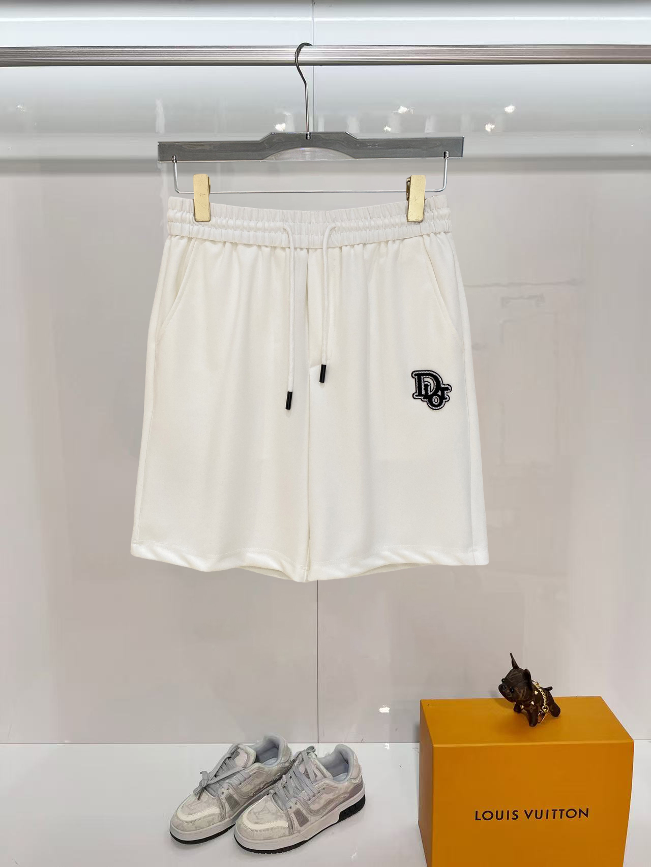 NO:843506,Dior 2026 spring and summer new men's casual shorts, three-quarter pants, high-end goods, simple, fashionable and generous, customized original imported fabrics, simple and refreshing, high-quality workmanship details, exquisite, simple and generous, versatile style, elegant and handsome upper body, brand new sense of sight!  The appearance is incomparable, the details are in place, and the upper body is not picky!  Size M-3xL,,dior,shorts,19860909迪奥 2026春夏新款男士休闲短裤 五分裤 高端货简洁时尚大方定制原版进口面料简洁利落又清爽品质做工细节精美简约大方百搭款 上身优雅帅气,焕然一新的即视感！品相无敌,细节都很到位,上身不挑人！ 码数M-3xL,,dior,shorts,,Men's clothing