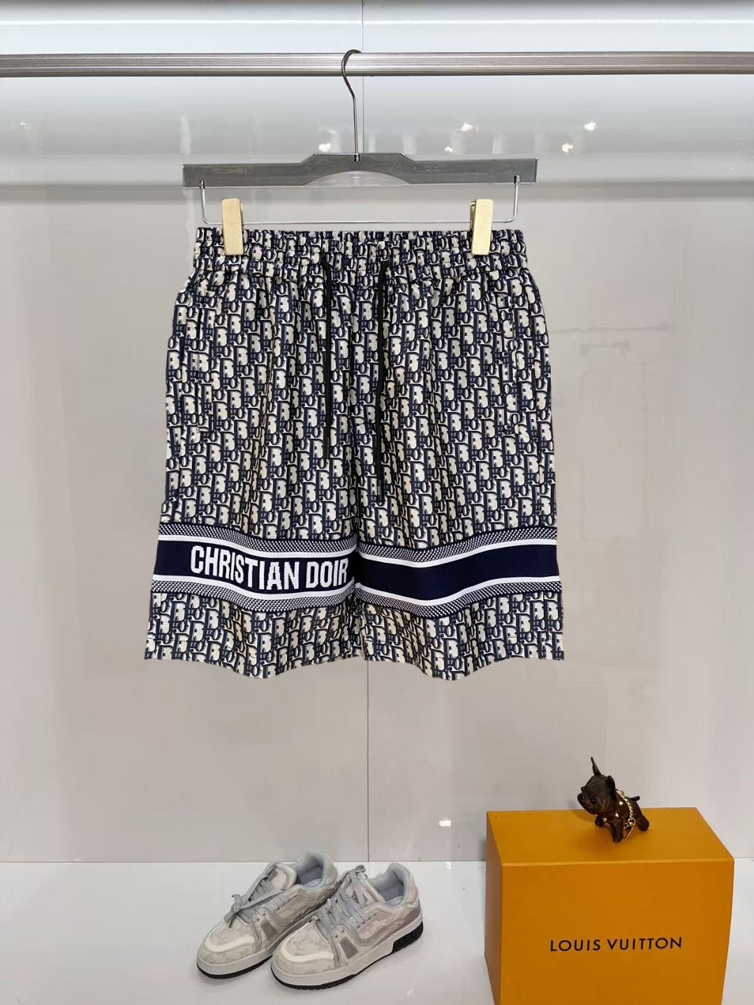 NO:840581,Dior 2026 spring and summer new men's casual shorts, three-quarter pants, high-end goods, simple, fashionable and generous, customized original imported fabrics, simple and refreshing, high-quality workmanship details, exquisite, simple and generous, versatile style, elegant and handsome upper body, brand new sense of sight!  The appearance is incomparable, the details are in place, and the upper body is not picky!  Size M-3xL,,dior,shorts,19860909迪奥 2026春夏新款男士休闲短裤 五分裤 高端货简洁时尚大方定制原版进口面料简洁利落又清爽品质做工细节精美简约大方百搭款 上身优雅帅气,焕然一新的即视感！品相无敌,细节都很到位,上身不挑人！ 码数M-3xL,,dior,shorts,,Men's clothing