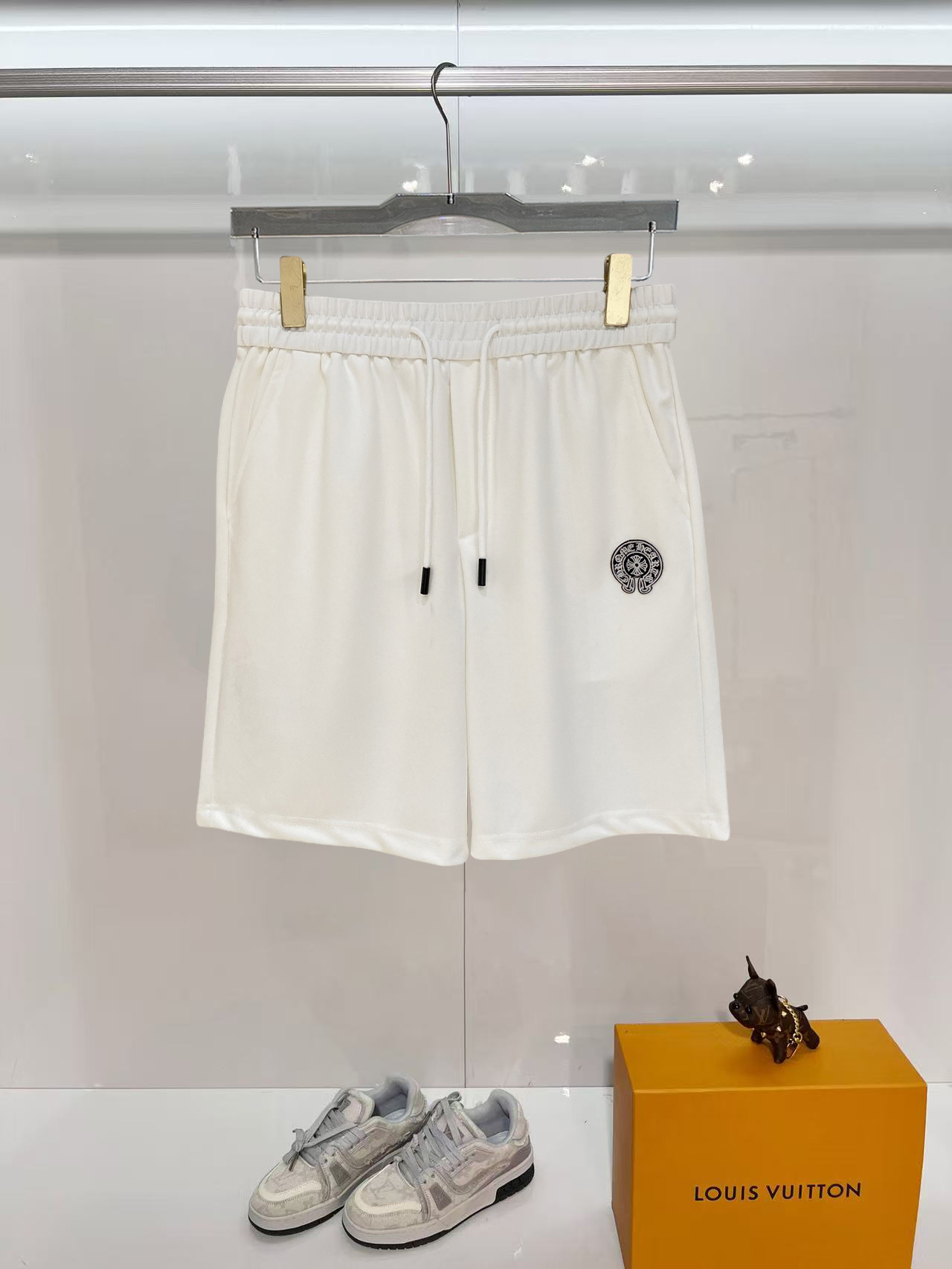NO:840624,Kroxin 2026 spring and summer new men's casual shorts, five-quarter pants, high-end goods, simple, fashionable and generous, customized original imported fabrics, simple and refreshing, high-quality workmanship details, exquisite, simple and generous, versatile style, elegant and handsome upper body, brand new sense of sight!  The appearance is incomparable, the details are in place, and the upper body is not picky!  Size M-3xL,,chrome hearts,shorts,19860909克罗心 2026春夏新款男士休闲短裤 五分裤 高端货简洁时尚大方定制原版进口面料简洁利落又清爽品质做工细节精美简约大方百搭款 上身优雅帅气,焕然一新的即视感！品相无敌,细节都很到位,上身不挑人！ 码数M-3xL,,chrome hearts,shorts,,Men's clothing