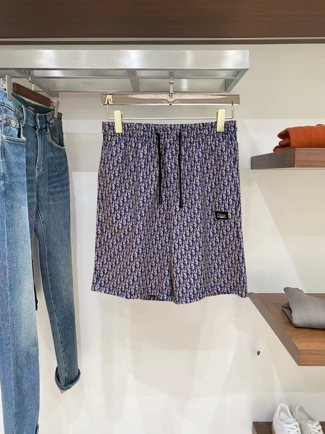 NO:846028,Dior 2026 spring and summer new men's casual shorts, three-quarter pants, high-end goods, simple, fashionable and generous, customized original imported fabrics, simple and refreshing, high-quality workmanship details, exquisite, simple and generous, versatile style, elegant and handsome upper body, brand new sense of sight!  The appearance is incomparable, the details are in place, and the upper body is not picky!  Size M-3xL,,dior,shorts,19860909迪奥 2026春夏新款男士休闲短裤 五分裤 高端货简洁时尚大方定制原版进口面料简洁利落又清爽品质做工细节精美简约大方百搭款 上身优雅帅气,焕然一新的即视感！品相无敌,细节都很到位,上身不挑人！ 码数M-3xL,,dior,shorts,,Men's clothing