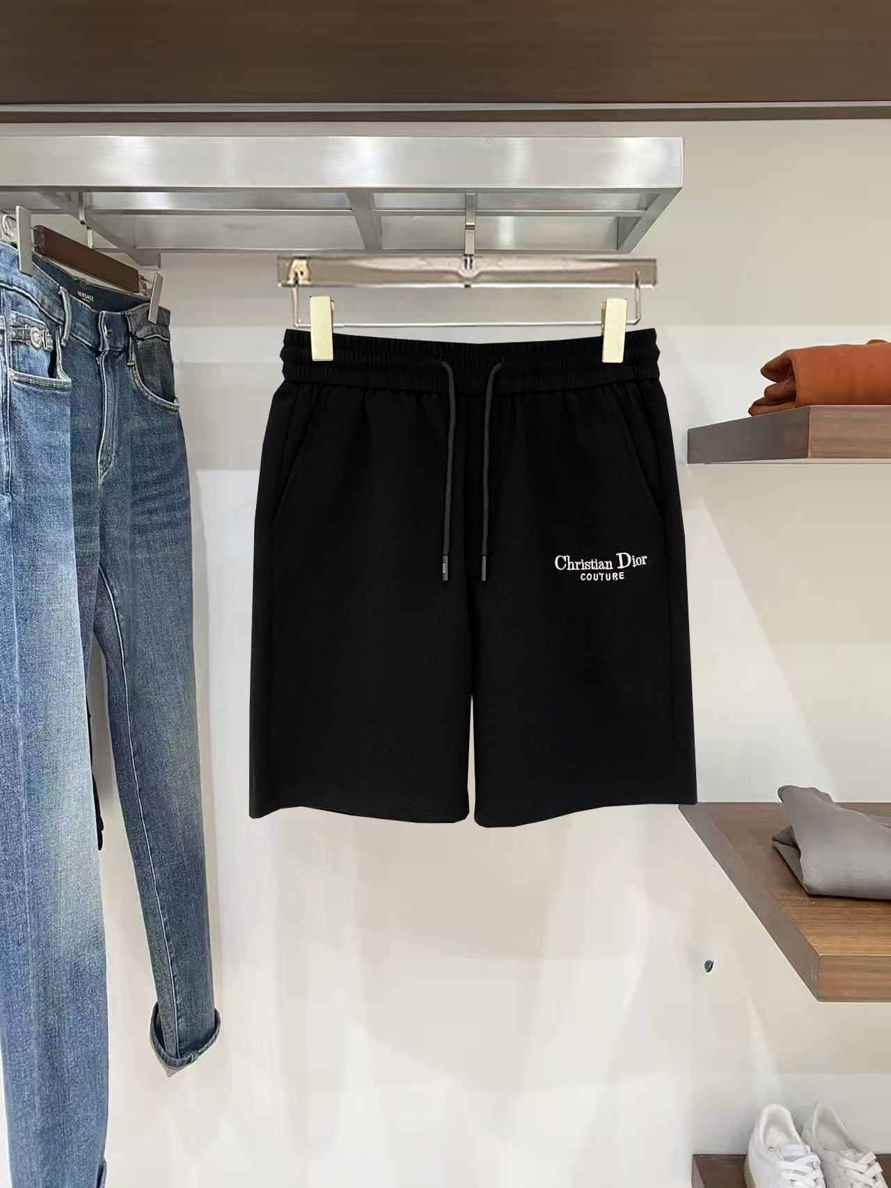 NO:846026,Dior 2026 spring and summer new men's casual shorts, three-quarter pants, high-end goods, simple, fashionable and generous, customized original imported fabrics, simple and refreshing, high-quality workmanship details, exquisite, simple and generous, versatile style, elegant and handsome upper body, brand new sense of sight!  The appearance is incomparable, the details are in place, and the upper body is not picky!  Size M-3xL,,dior,shorts,19860909迪奥 2026春夏新款男士休闲短裤 五分裤 高端货简洁时尚大方定制原版进口面料简洁利落又清爽品质做工细节精美简约大方百搭款 上身优雅帅气,焕然一新的即视感！品相无敌,细节都很到位,上身不挑人！ 码数M-3xL,,dior,shorts,,Men's clothing