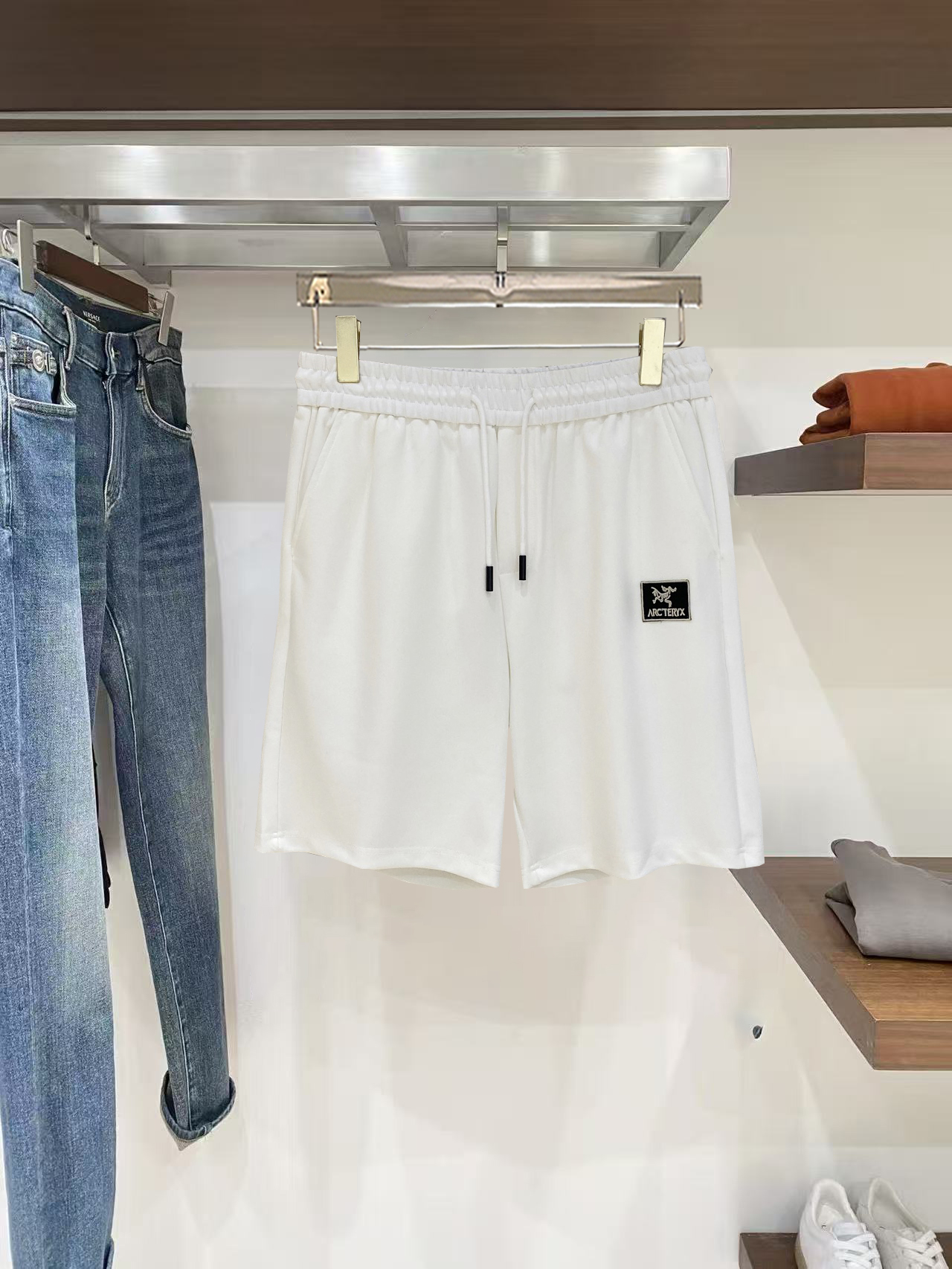 NO:846020,Arc'teryx 2026 spring and summer new men's casual shorts, five-quarter pants, high-end goods, simple, fashionable and generous, customized original imported fabrics, simple and refreshing, high-quality workmanship details, exquisite, simple and generous, versatile style, elegant and handsome upper body, brand new sense of sight!  The appearance is incomparable, the details are in place, and the upper body is not picky!  Code number M-3xL,arc'teryx,shorts,19860909始祖鸟 2026春夏新款男士休闲短裤 五分裤 高端货简洁时尚大方定制原版进口面料简洁利落又清爽品质做工细节精美简约大方百搭款 上身优雅帅气,焕然一新的即视感！品相无敌,细节都很到位,上身不挑人！ 码数M-3xL,arc'teryx,shorts,,Men's clothing