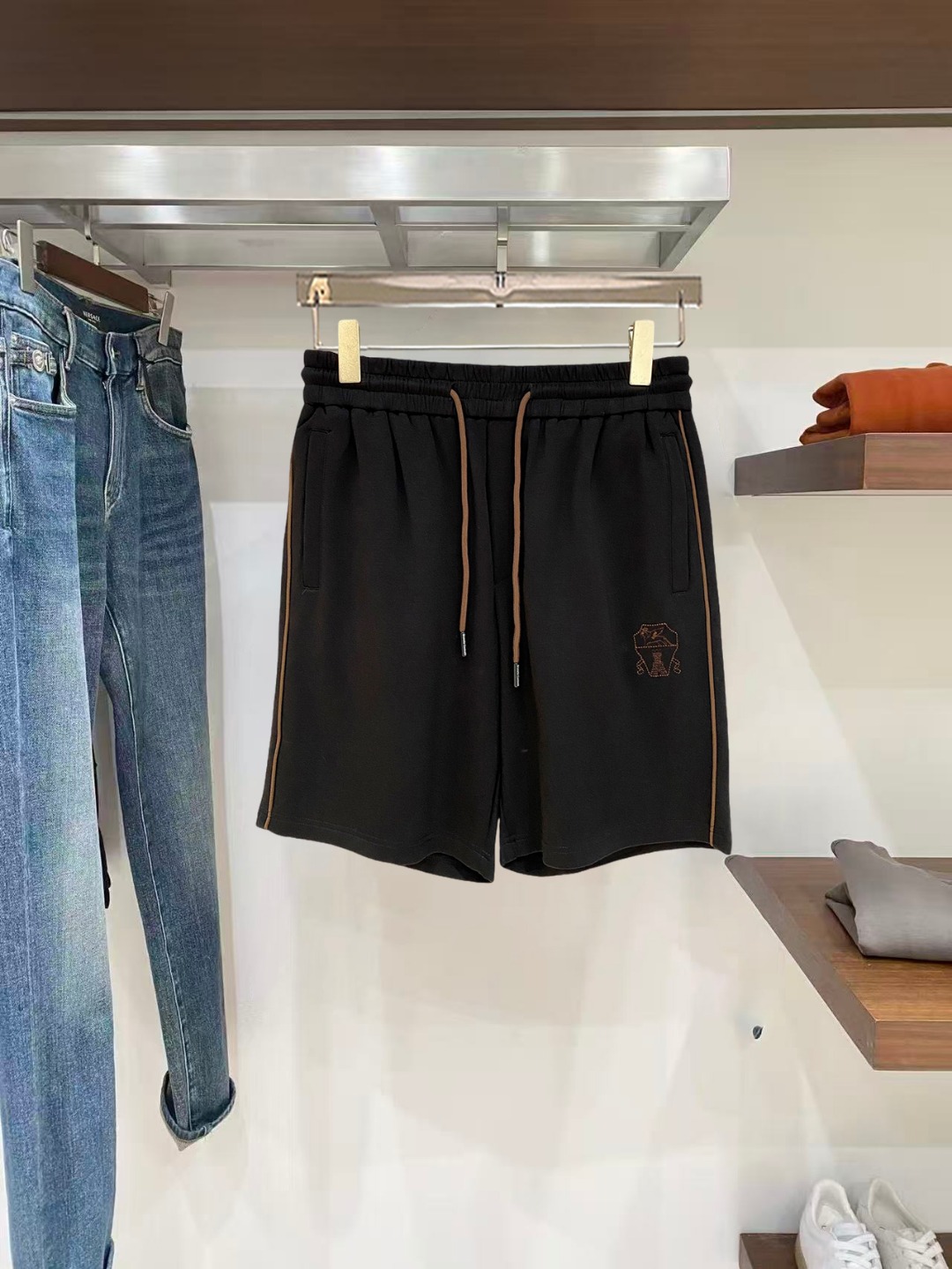 NO:846012,BC 2026 spring and summer new men's casual shorts, three-quarter pants, high-end goods, simple, fashionable and generous, customized original imported fabrics, simple and refreshing, high-quality workmanship details, exquisite, simple and generous, versatile style, elegant and handsome upper body, brand new sense of sight!  The appearance is incomparable, the details are in place, and the upper body is not picky!  Code number M-3xL,,shorts,19860909BC 2026春夏新款男士休闲短裤 五分裤 高端货简洁时尚大方定制原版进口面料简洁利落又清爽品质做工细节精美简约大方百搭款 上身优雅帅气,焕然一新的即视感！品相无敌,细节都很到位,上身不挑人！ 码数M-3xL,,shorts,,Men's clothing