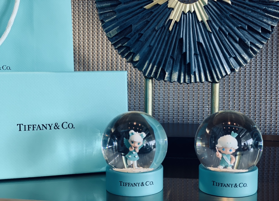 Mini Snow Globe Box Set featuring Dimoo and Molly. An enchanting collect - Comprehensive 6