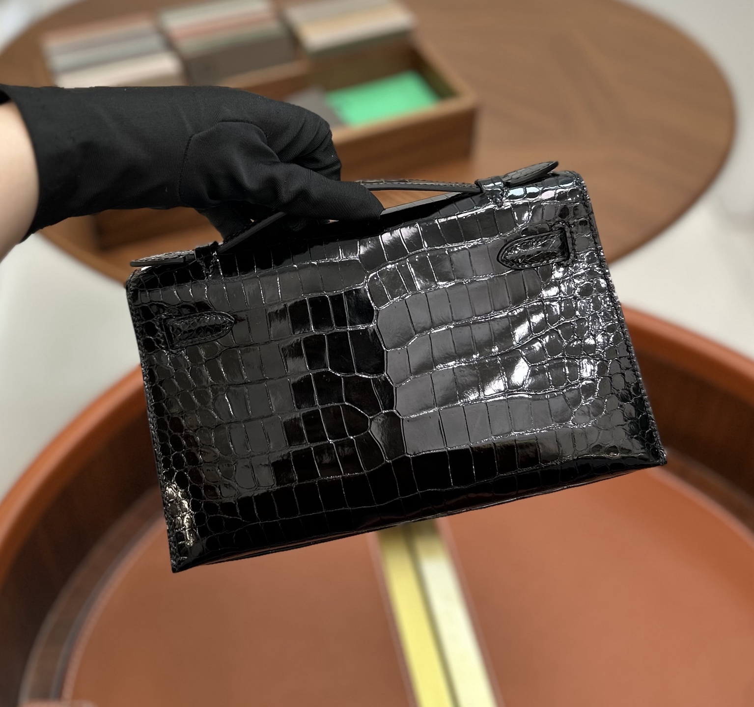 一代 黑银亮面湾鳄 新做到货～