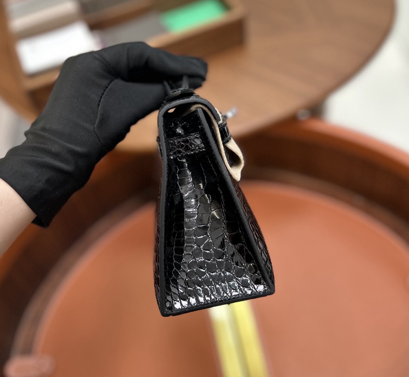 一代 黑银亮面湾鳄 新做到货～