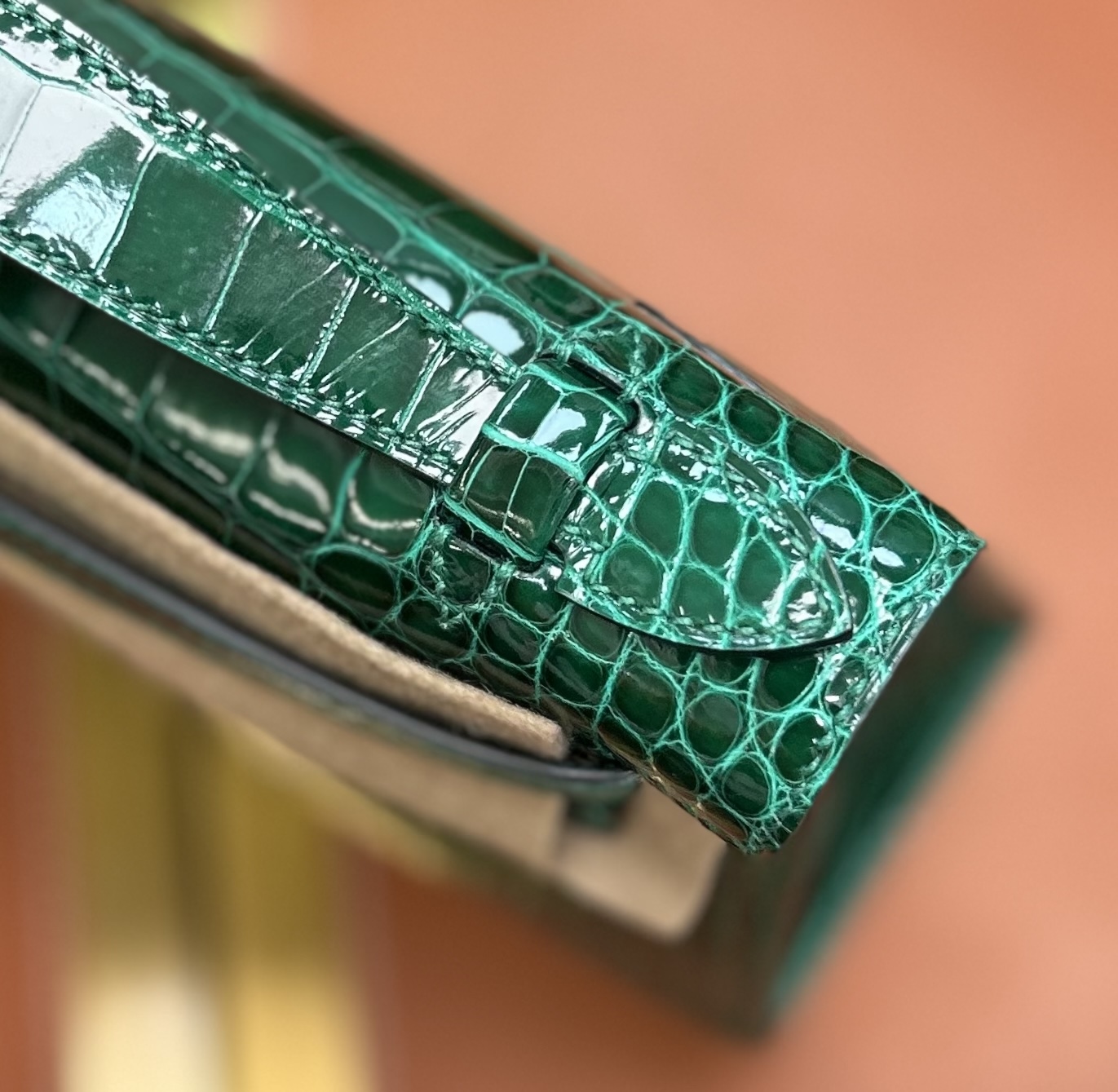 一代翡翠绿亮面美洲金扣 新做到货～