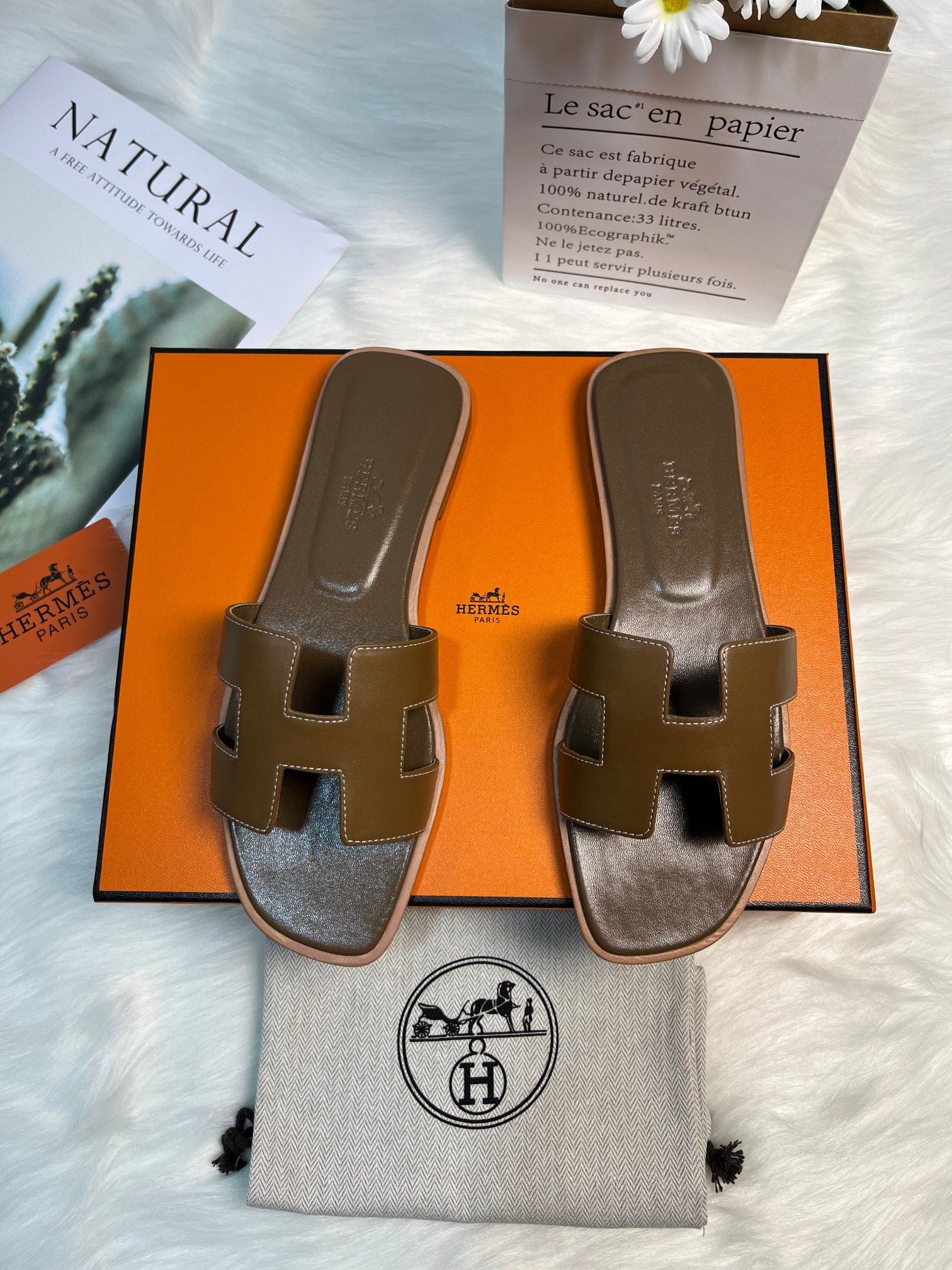 NO:256687,New colors, full midsole, new version (Hermès) Packaging upgrade, upgraded version workmanship materials. Hermes market's highest version of pure handmade shoes, top-grade product Hermes slippers —————————————————————————————————————————————————————————————————————————————————————————————————————————————————————————————————————————————————————————————————————————————————————————————————————————————————————————————————————————————————————————————————————————————————————————————————————————————————————————————————————————————————————————————————————————————————————————————————————————————————————————————————————————————————————————————————————————  High-end customization, exclusive products, the industry's highest version uses Hermers upper imported cowhide   original custom-grade Australian sheepskin footbed   genuine leather outsole (pursuing top walking comfort) ~~ Please pay attention to packaging top exclusive box Original top quality on sale ━━━━━━━━━━━━━ size35-40 (34.41.42 custom-made without return) 260 flat heel, slippers, hermes, hermes, slippers, cowhide, sheepskin, Leather soles19860909新色,中底全包,全新改版（Hermès） 包装升级,版型做工材料升级. Hermes市场最高版本纯手工鞋 顶级产品爱马仕拖鞋 —————————— 早春新款原版一样, 师傅级纯手工打造 ！高端定制,独家产品,行业最高版本采用Hermers鞋面意大利进口牛皮 原版订制级澳洲羊皮垫脚 真皮大底（追求顶级行走舒适度）～～ 包装注意包装顶级专属盒 原版顶级品质开售━━━━Hermes━━━━━ size35-40（34.41.42定做不退换） 格260平跟,拖鞋,hermes,hermes,slippers,cowhide,sheepskin,Leather soles,Women's Shoes