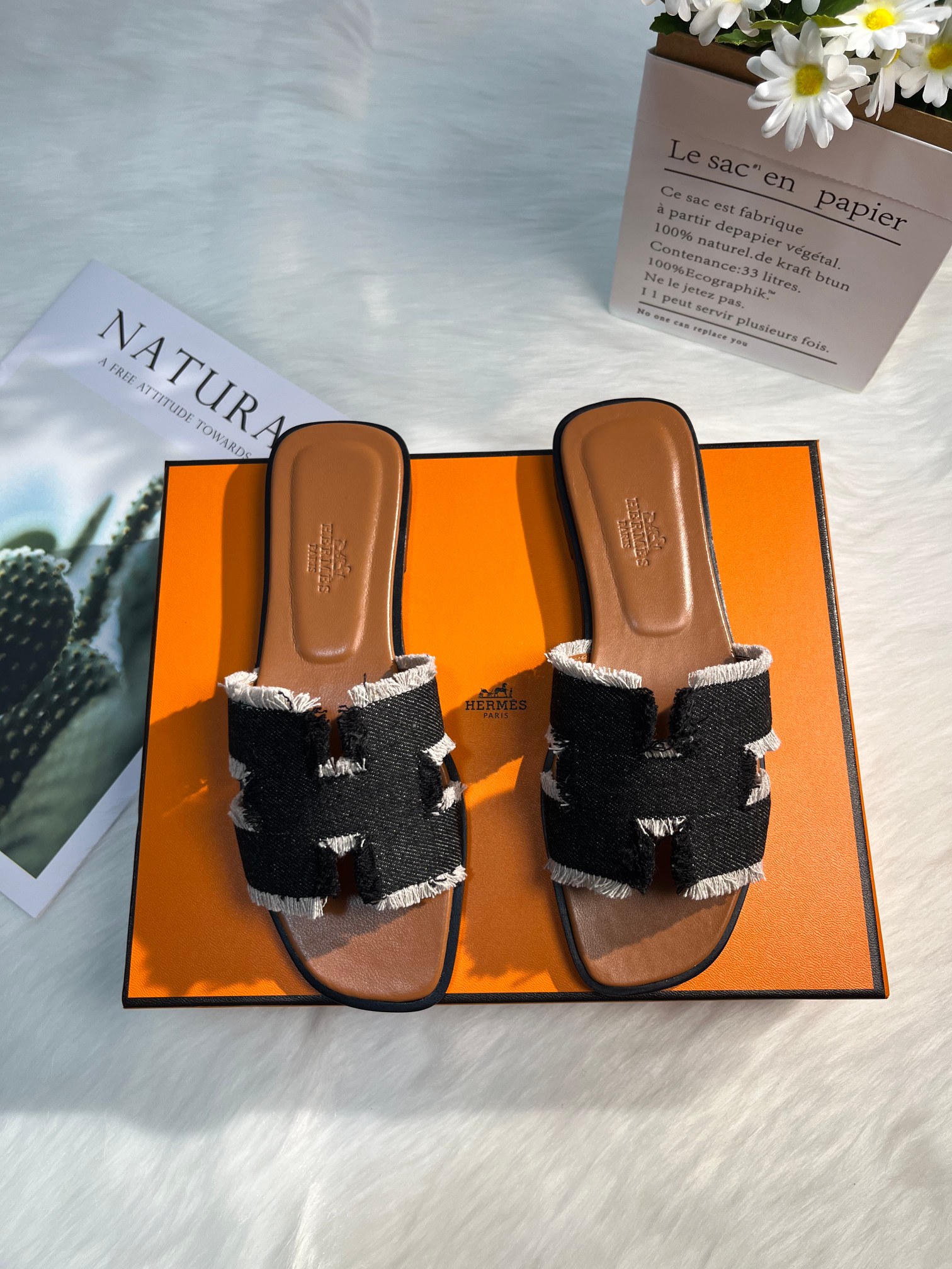 NO:256695,New colors, full midsole, new version (Hermès) Packaging upgrade, upgraded version workmanship materials. Hermes market's highest version pure handmade shoes, top-grade product Hermes slippers ——————————————————————————————————————————————————————————————————————————————————————————————————————————————————————————————————————————————————————————————————————————————————————————————————————————————————————————————————————————————————————————————————————————————————————————————————————————————————————————————————————————————————————————————————————————————————————————————————————————————————————————————————————————————————————————————————————————  High-end customization, exclusive products, the industry's highest version uses Hermers upper imported Italian denim   original custom-made Australian sheepskin footbed   genuine leather sole (pursuing top walking comfort) ~~ Please pay attention to packaging top exclusive box Original top quality on sale ━━━━━━━━━━━━ size35-40 (34.41.42 customization without return and exchange) Grid, slippers, hermes, hermes, slippers, sheepskin, Leather soles19860909新色,,中底全包,全新改版（Hermès） 包装升级,版型做工材料升级. Hermes市场最高版本纯手工鞋 顶级产品爱马仕拖鞋 —————————— 早春新款原版一样, 师傅级纯手工打造 ！高端定制,独家产品,行业最高版本采用Hermers鞋面意大利进口牛仔布 原版订制级澳洲羊皮垫脚 真皮大底（追求顶级行走舒适度）～～ 包装注意包装顶级专属盒 原版顶级品质开售━━━━Hermes━━━━━ size35-40（34.41.42定做不退换） 格,拖鞋,hermes,hermes,slippers,sheepskin,Leather soles,Women's Shoes