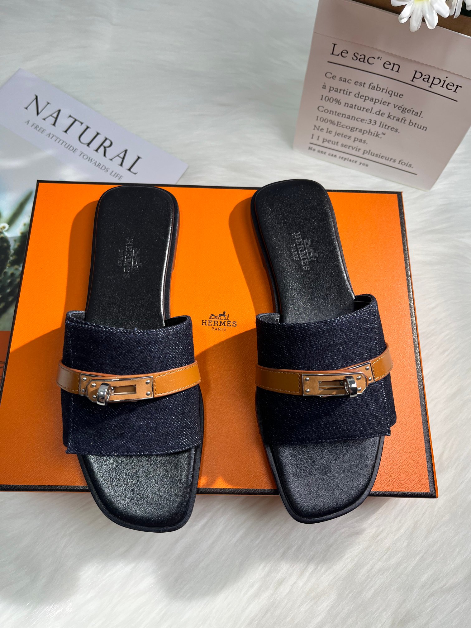 NO:256700,New colors, full midsole, new version (Hermès) Packaging upgrade, upgraded version workmanship materials. Hermes market's highest version of pure handmade shoes, top-grade product Hermes slippers —————————————————————————————————————————————————————————————————————————————————————————————————————————————————————————————————————————————————————————————————————————————————————————————————————————————————————————————————————————————————————————————————————————————————————————————————————————————————————————————————————————————————————————————————————————————————————————————————————————————————————————————————————————————————————————————————————————  High-end customization, exclusive products, the industry's highest version uses Hermers upper imported cowhide   original custom-grade Australian sheepskin footbed   genuine leather sole (pursuing top walking comfort) ~~ Please pay attention to packaging top exclusive box Original top quality on sale ━━━━━━━━━━━ size35-40 (34.41.42 customization without return and exchange) Grid, slippers, hermes, hermes, slippers, cowhide, sheepskin, Leather soles19860909新色,中底全包,全新改版（Hermès） 包装升级,版型做工材料升级. Hermes市场最高版本纯手工鞋 顶级产品爱马仕拖鞋 —————————— 早春新款原版一样, 师傅级纯手工打造 ！高端定制,独家产品,行业最高版本采用Hermers鞋面意大利进口牛皮 原版订制级澳洲羊皮垫脚 真皮大底（追求顶级行走舒适度）～～ 包装注意包装顶级专属盒 原版顶级品质开售━━━━Hermes━━━━━ size35-40（34.41.42定做不退换） 格,拖鞋,hermes,hermes,slippers,cowhide,sheepskin,Leather soles,Women's Shoes