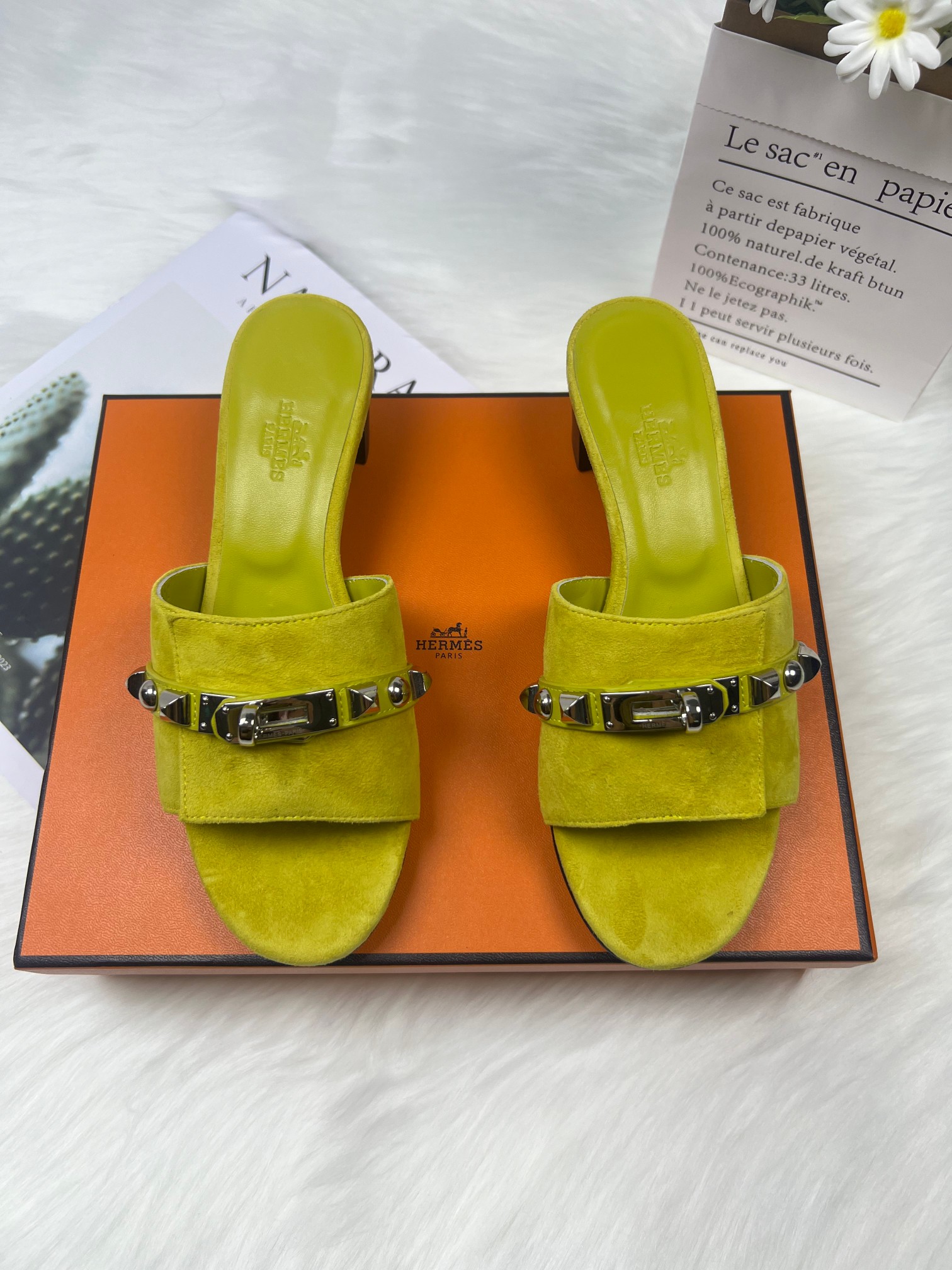 NO:225904,New colors, full midsole, new version (Hermès) Packaging upgrade, upgraded version workmanship materials. Hermes market's highest version of pure handmade shoes, top-grade product Hermes slippers —————————————————————————————————————————————————————————————————————————————————————————————————————————————————————————————————————————————————————————————————————————————————————————————————————————————————————————————————————————————————————————————————————————————————————————————————————————————————————————————————————————————————————————————————————————————————————————————————————————————————————————————————————————————————————————————————————————  High-end customization, exclusive products, the industry's highest version uses Hermers upper imported cowhide   original custom-grade Australian sheepskin footbed   genuine leather sole (pursuing top walking comfort) ~~ Please pay attention to packaging top exclusive box Original top quality on sale ━━━━━━━━━━━ size35-40 (34.41.42 customization without return and exchange) Grid, slippers, hermes, hermes, slippers, cowhide, sheepskin, Leather soles19860909新色,中底全包,全新改版（Hermès） 包装升级,版型做工材料升级. Hermes市场最高版本纯手工鞋 顶级产品爱马仕拖鞋 —————————— 早春新款原版一样, 师傅级纯手工打造 ！高端定制,独家产品,行业最高版本采用Hermers鞋面意大利进口牛皮 原版订制级澳洲羊皮垫脚 真皮大底（追求顶级行走舒适度）～～ 包装注意包装顶级专属盒 原版顶级品质开售━━━━Hermes━━━━━ size35-40（34.41.42定做不退换） 格,拖鞋,hermes,hermes,slippers,cowhide,sheepskin,Leather soles,Women's Shoes