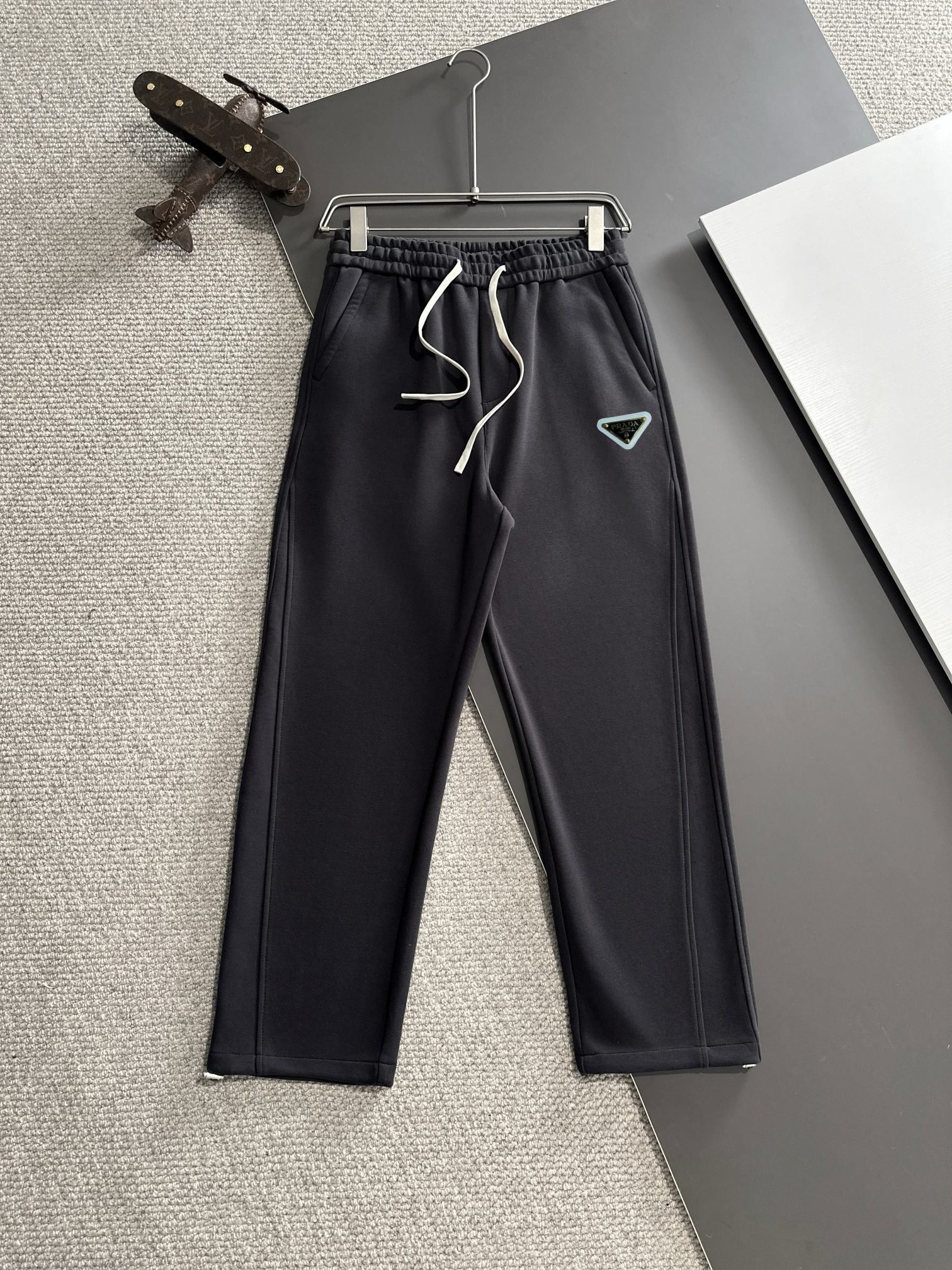 Prada Barato
 Ropa Pantalones Compra réplica
 Colección otoño – invierno Casual