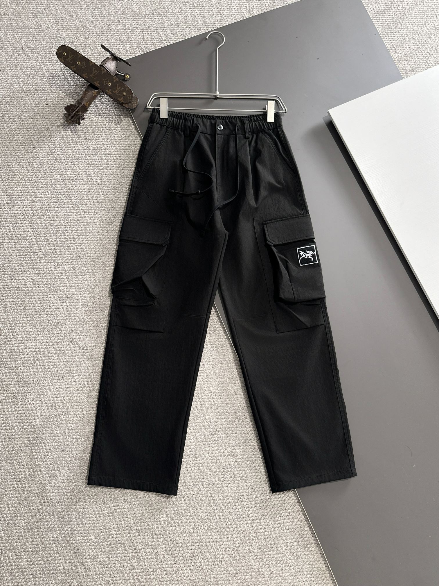 Los nuevos pantalones casuales con banda elástica de otoño e invierno de Arc'teryx 2024 están confeccionados con telas …