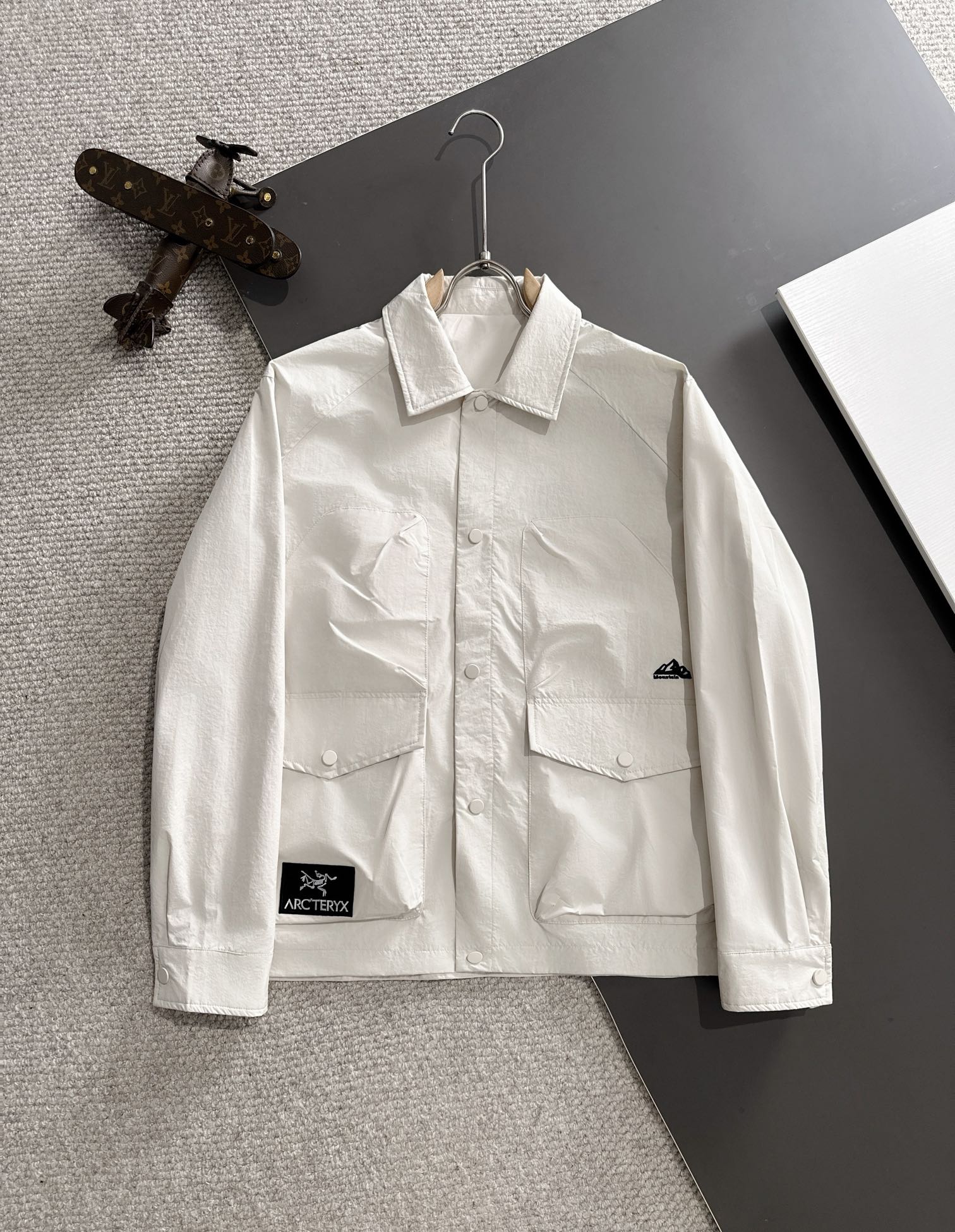 Envío al día siguiente Arc'teryx otoño e invierno 2024, la última chaqueta con solapa, tela de nailon teñida a medida, …