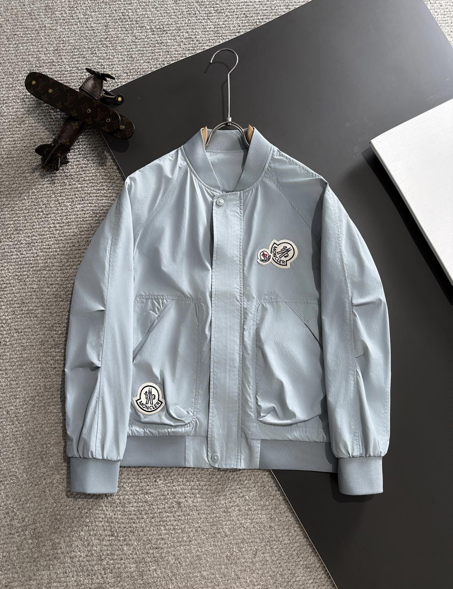 Envío al día siguiente. Montcler: chaqueta cortavientos con cremallera y cuello alto, último modelo de otoño-invierno 2…