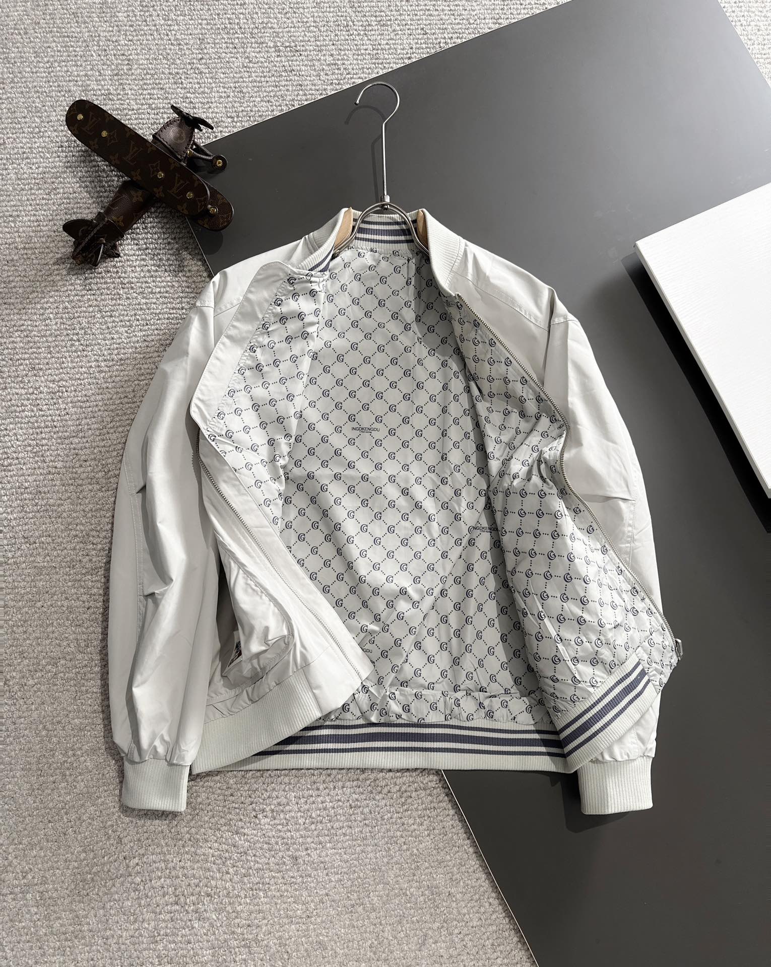 隔天 Gucci 秋冬2024最新款拉链立领风衣夹克外套,双面穿 7