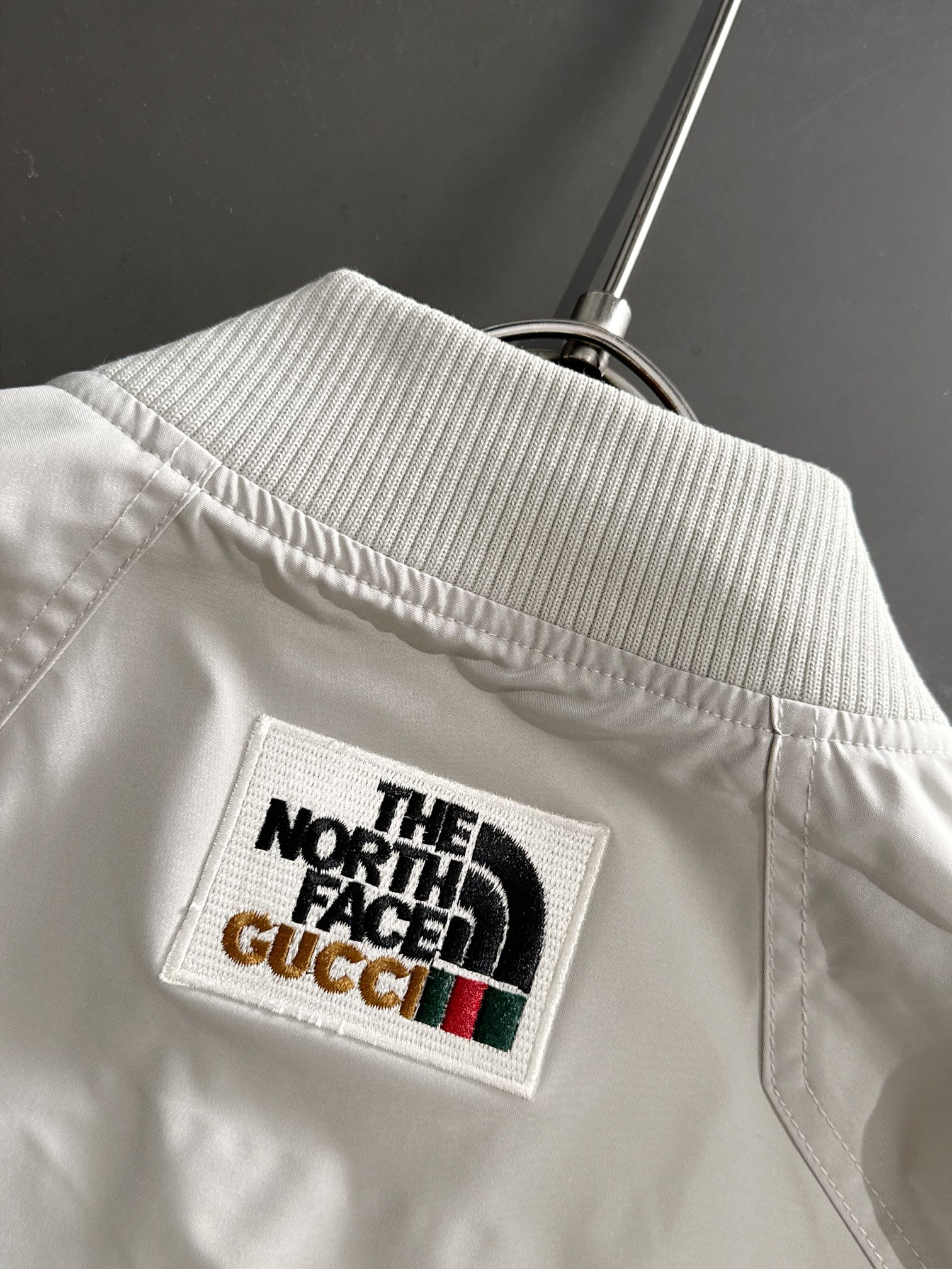 隔天 Gucci 秋冬2024最新款拉链立领风衣夹克外套,双面穿 3