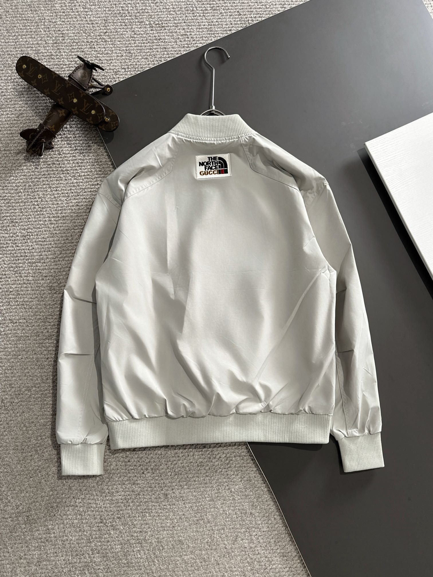 隔天 Gucci 秋冬2024最新款拉链立领风衣夹克外套,双面穿 9