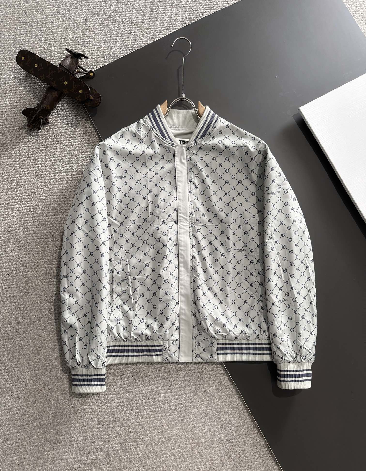 隔天 Gucci 秋冬2024最新款拉链立领风衣夹克外套,双面穿 6