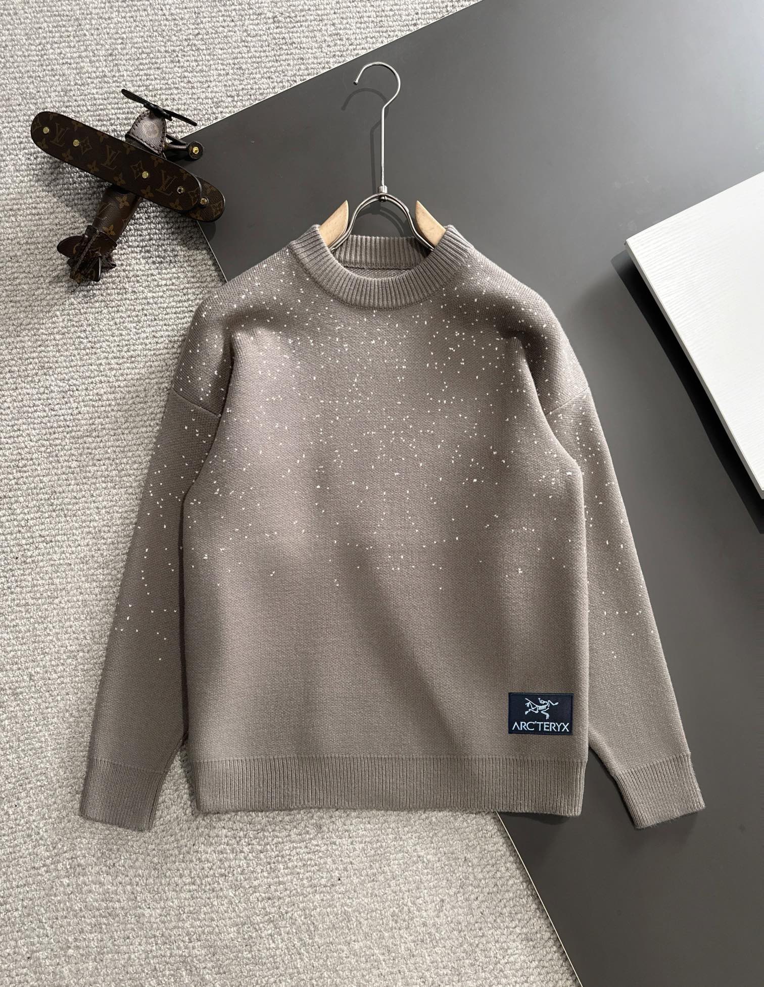 Envío al día siguiente El último suéter de cuello redondo del sitio web oficial de Arc'teryx 2024 para otoño e invierno…